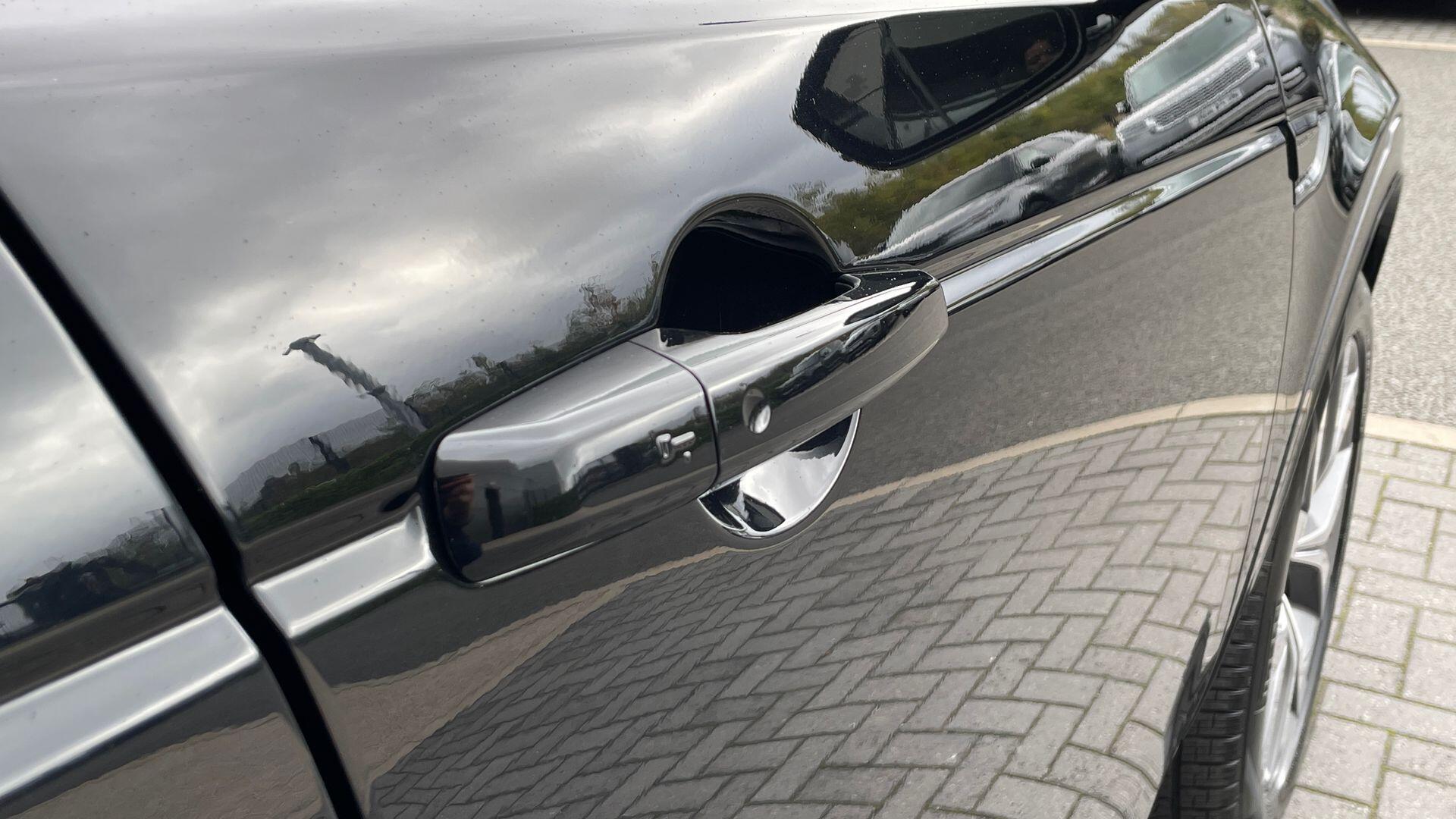 Land Rover Discovery Sport view 33