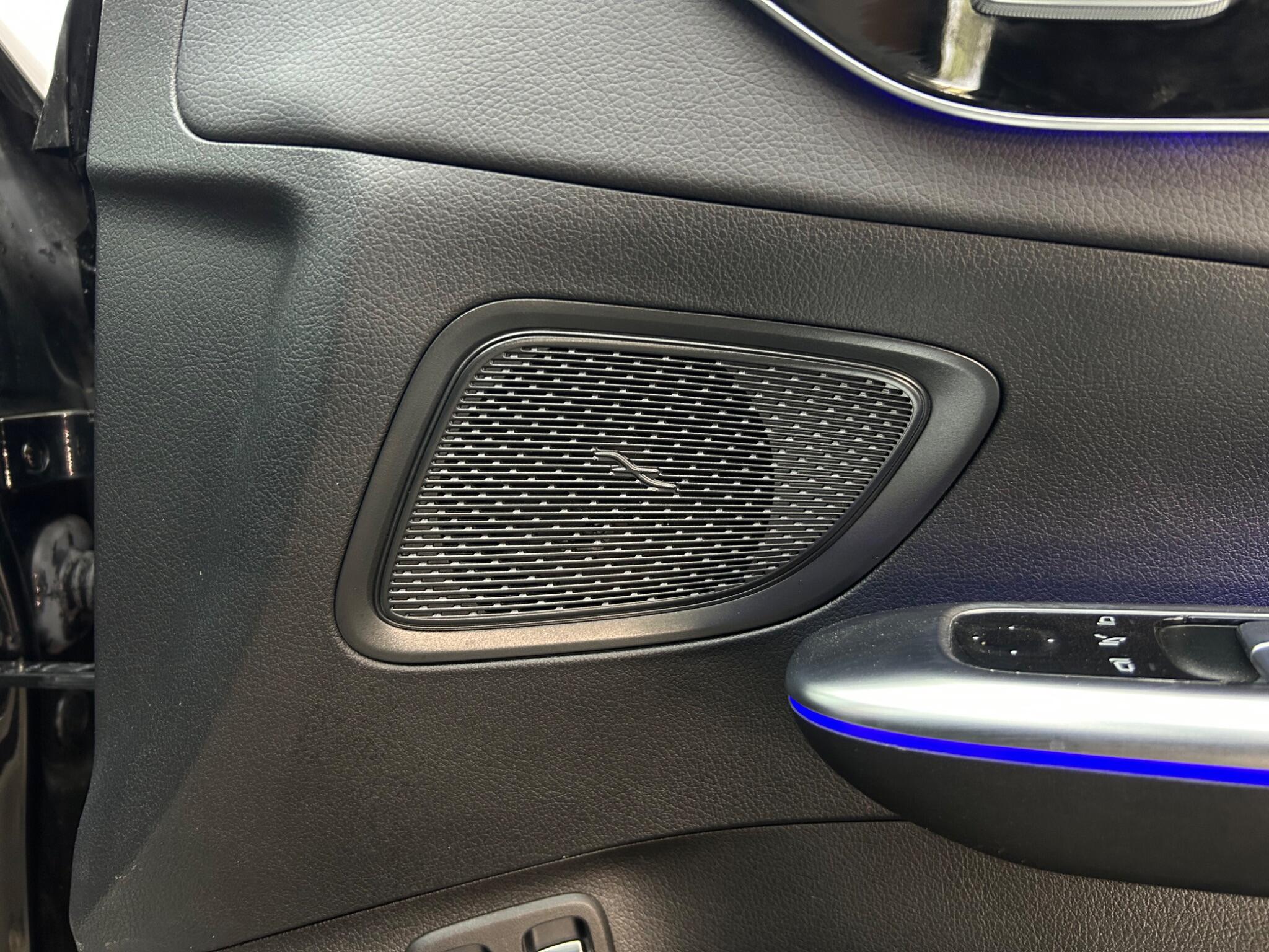 Mercedes-Benz C-Class view 26