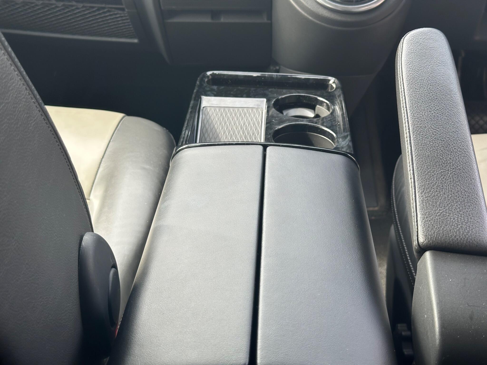 Volkswagen Caravelle view 30