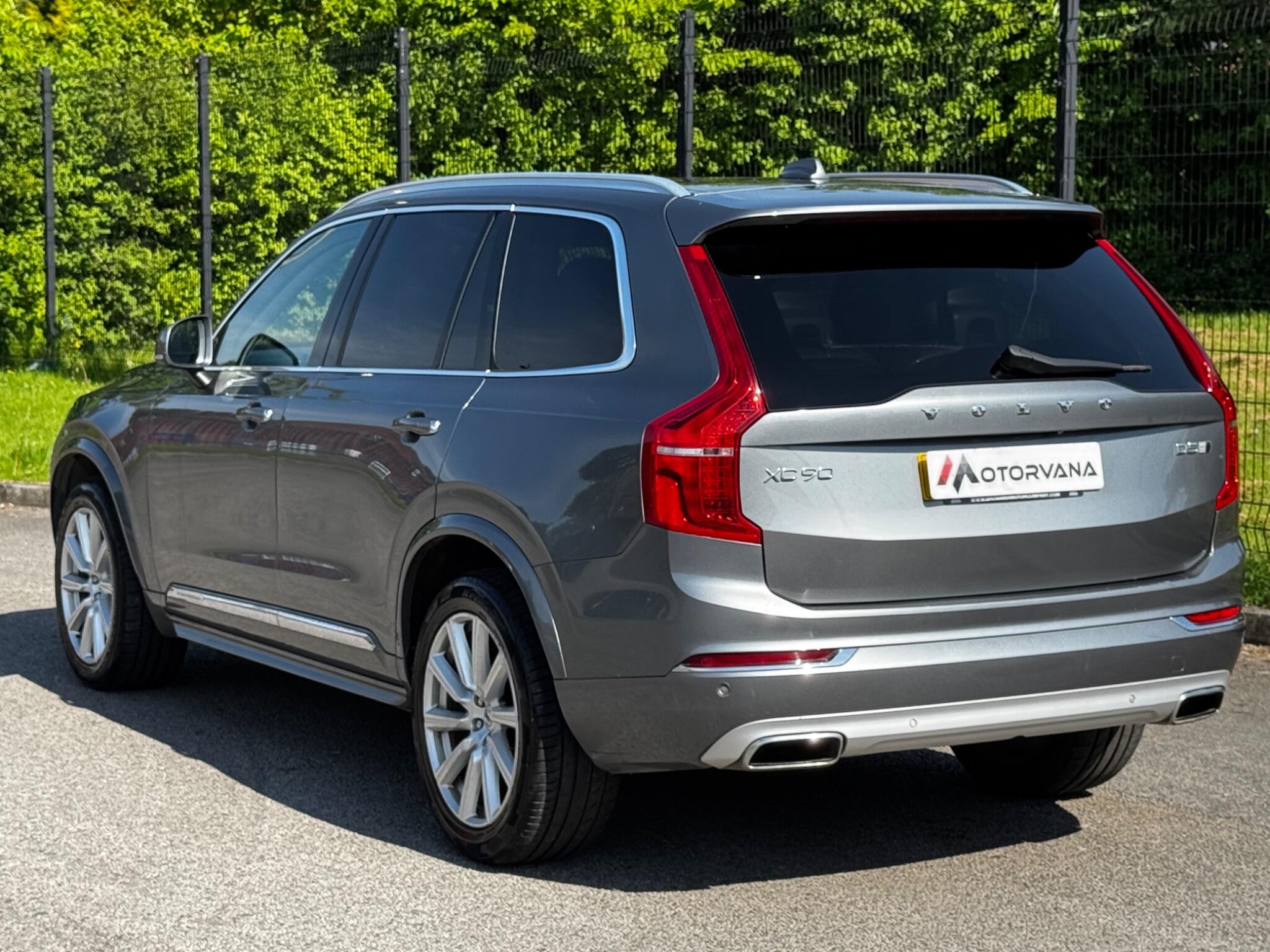 Volvo XC90 view 10