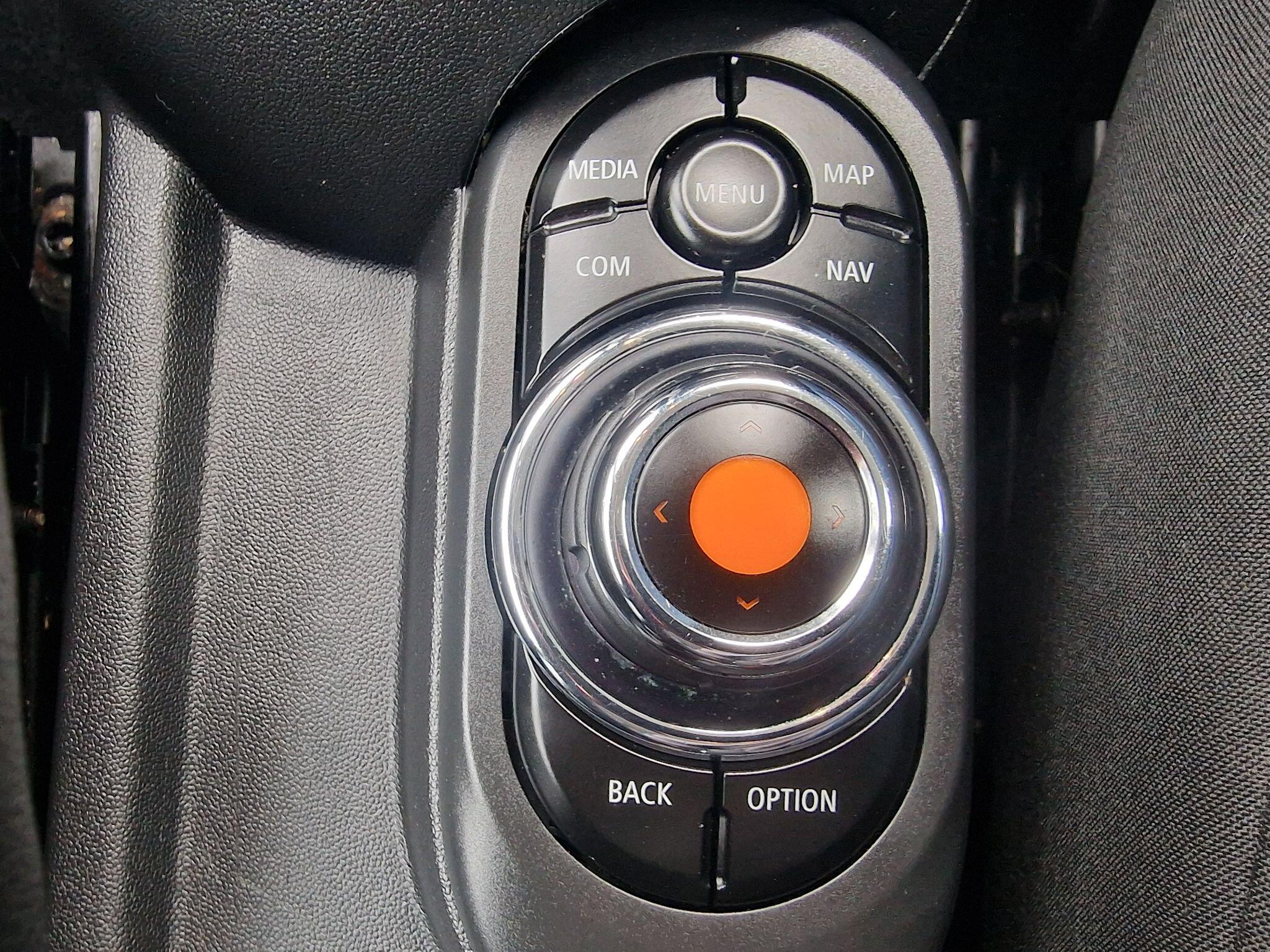 MINI Hatch view 34