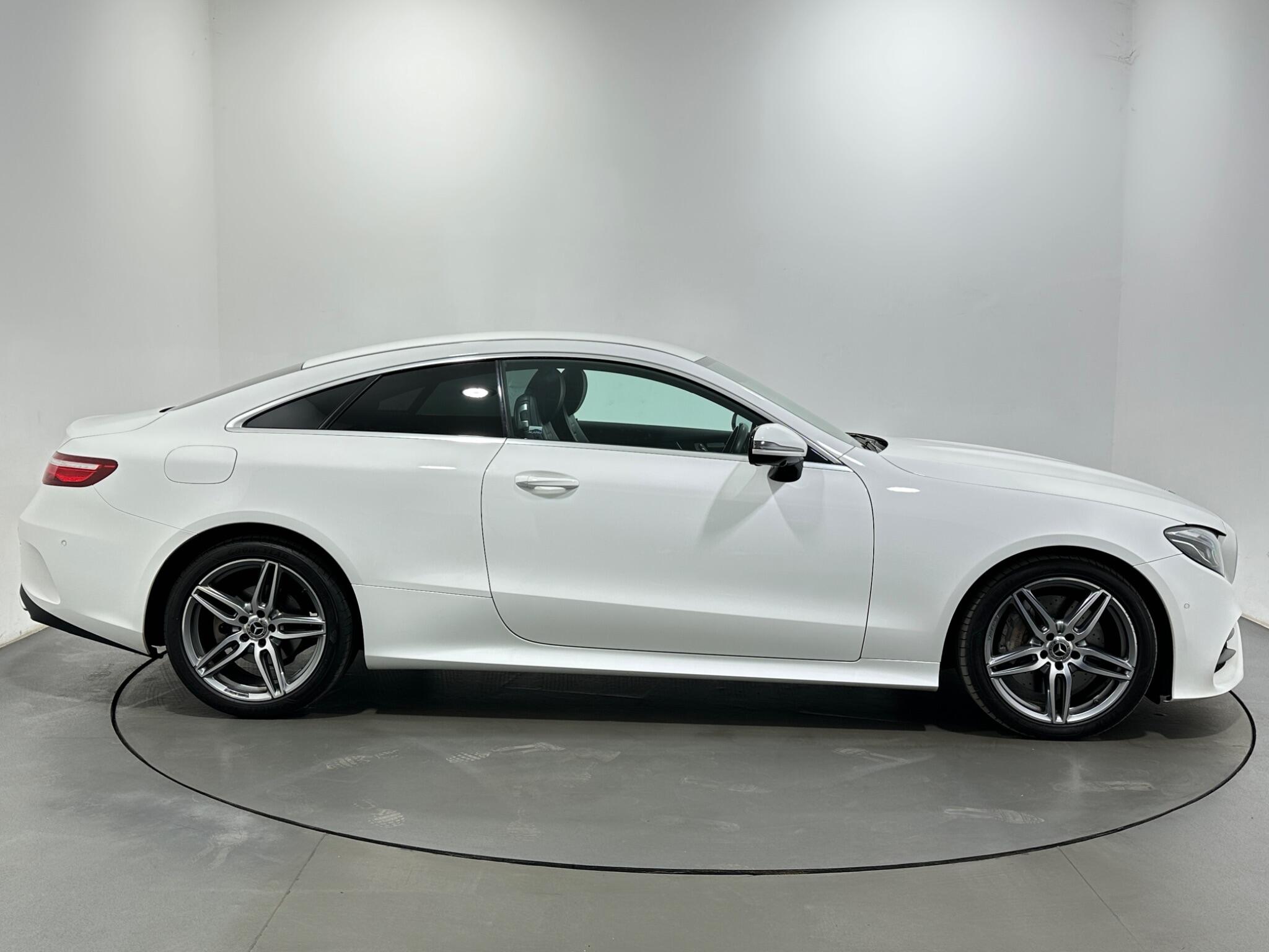 Mercedes-Benz E-Class view 9