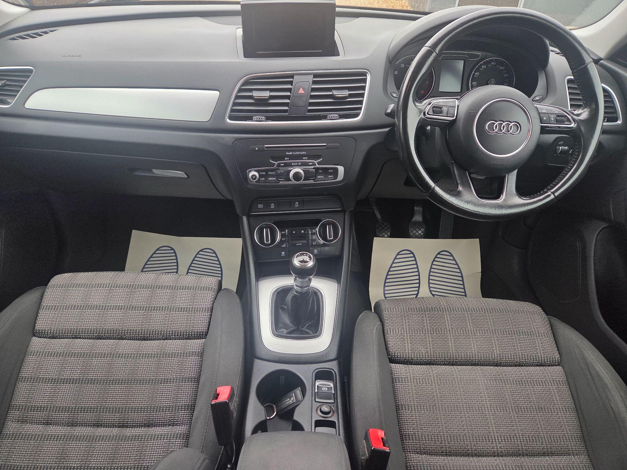 Audi Q3 view 35