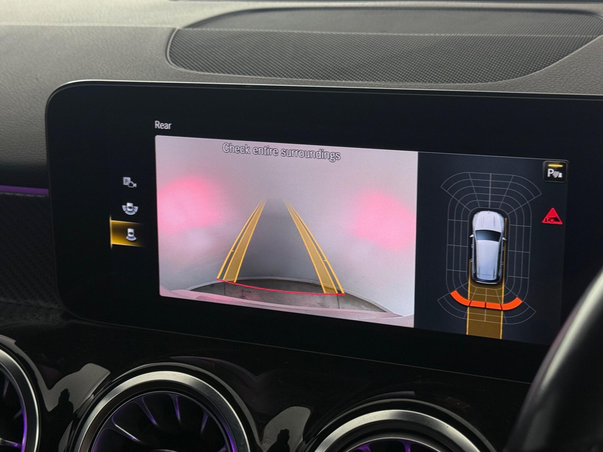 Mercedes-Benz GLB view 31