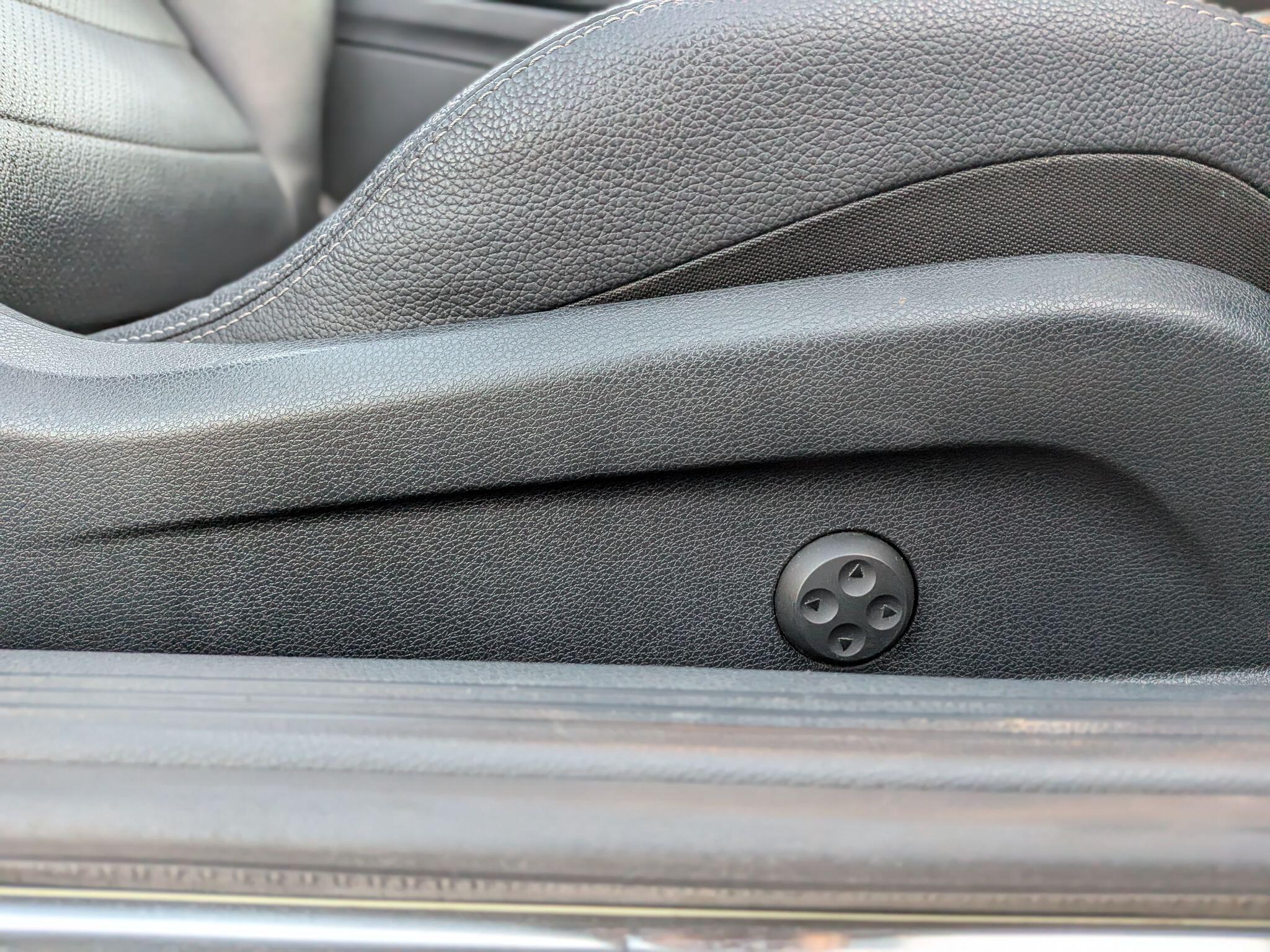 Mercedes-Benz C Class view 34