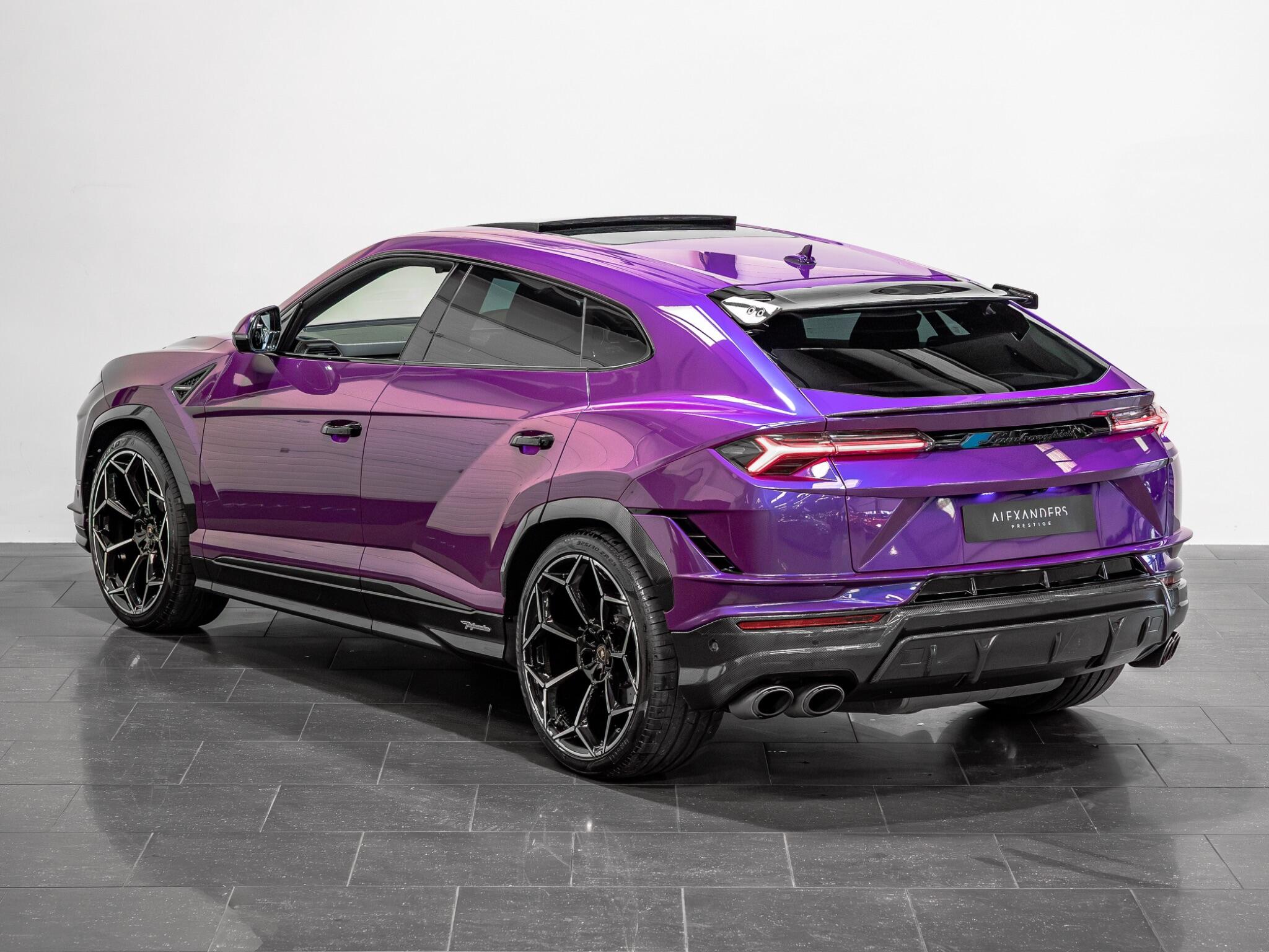 Lamborghini Urus view 5