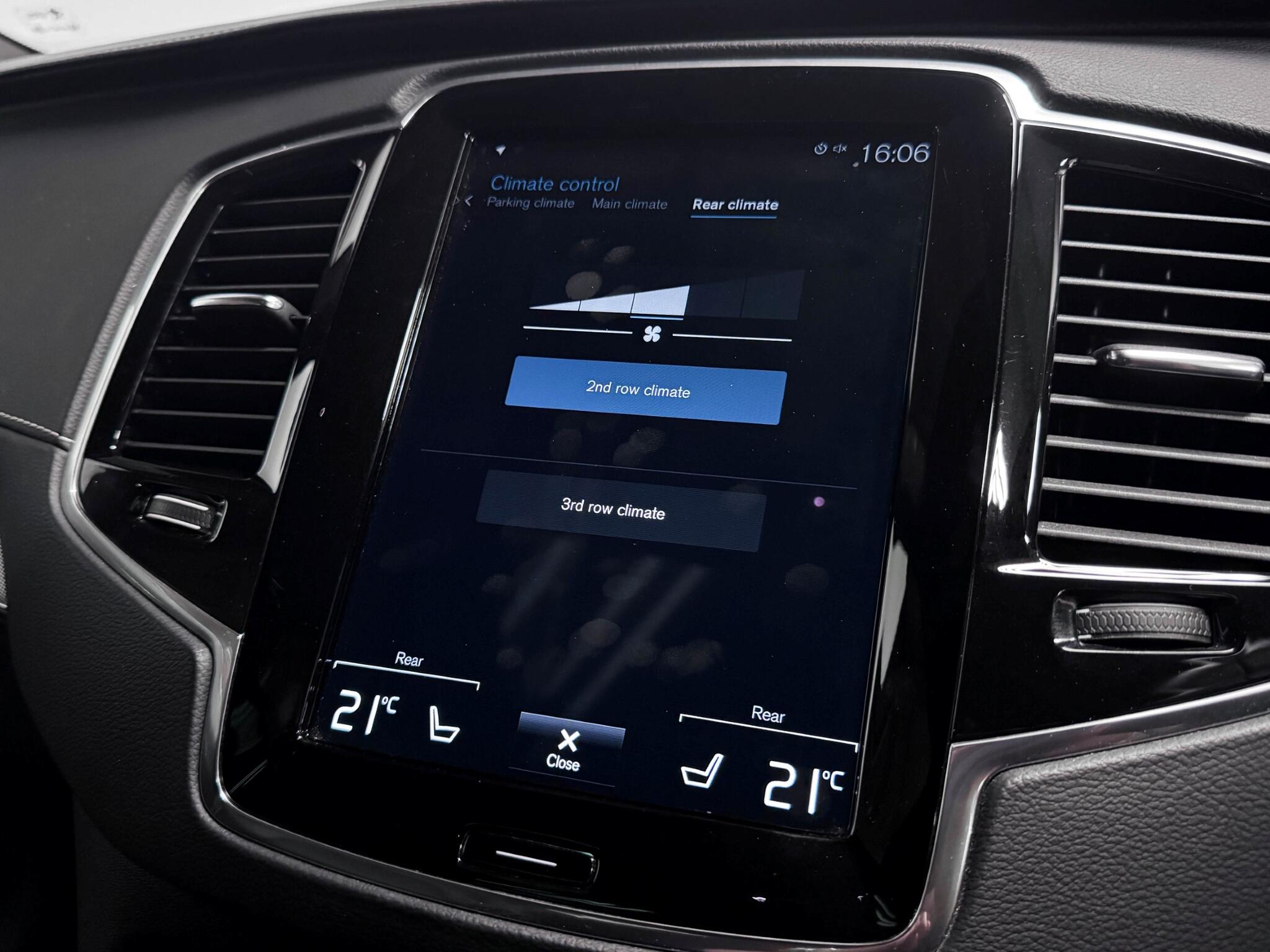 Volvo XC90 view 49
