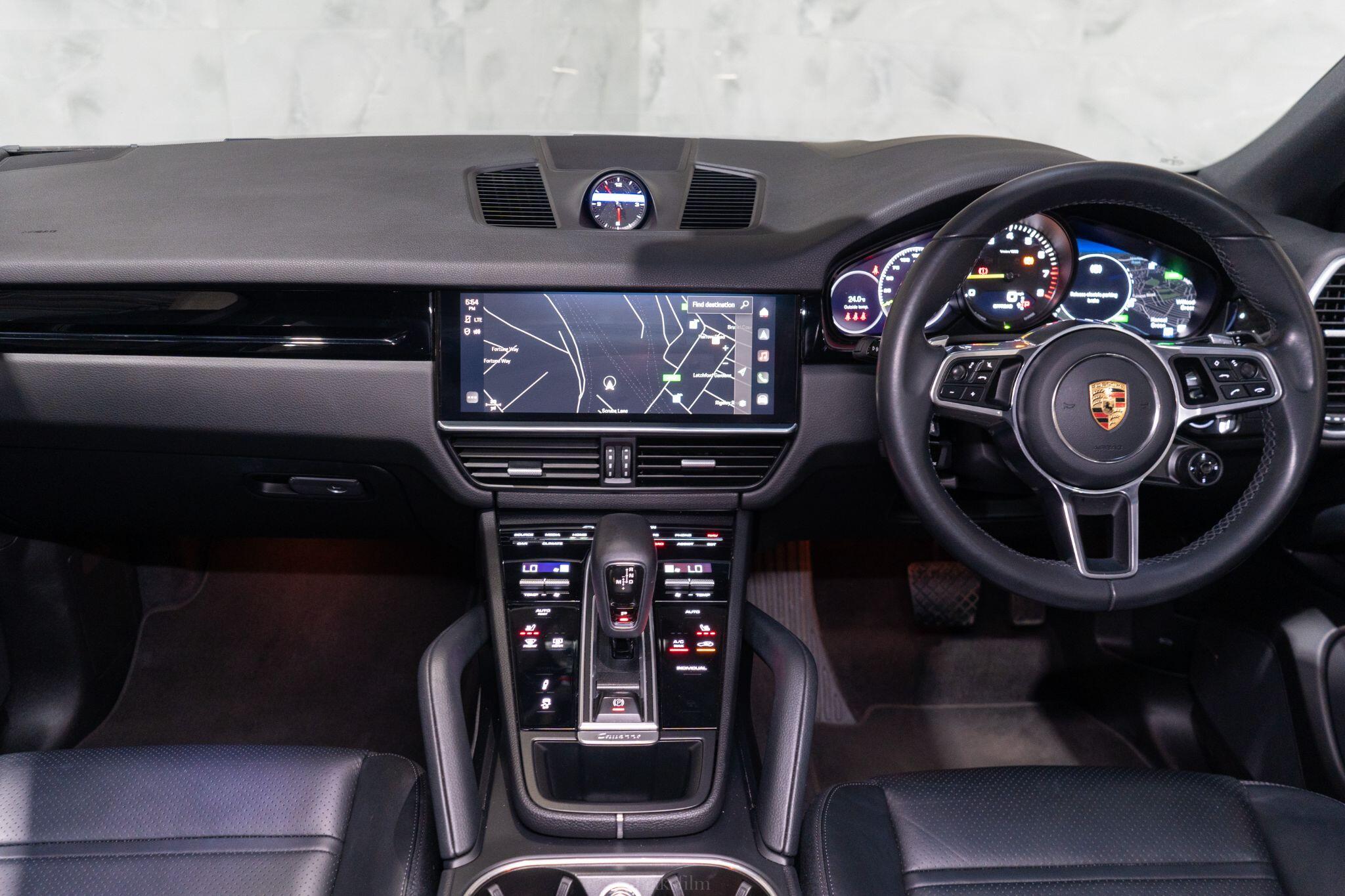 Porsche Cayenne view 12