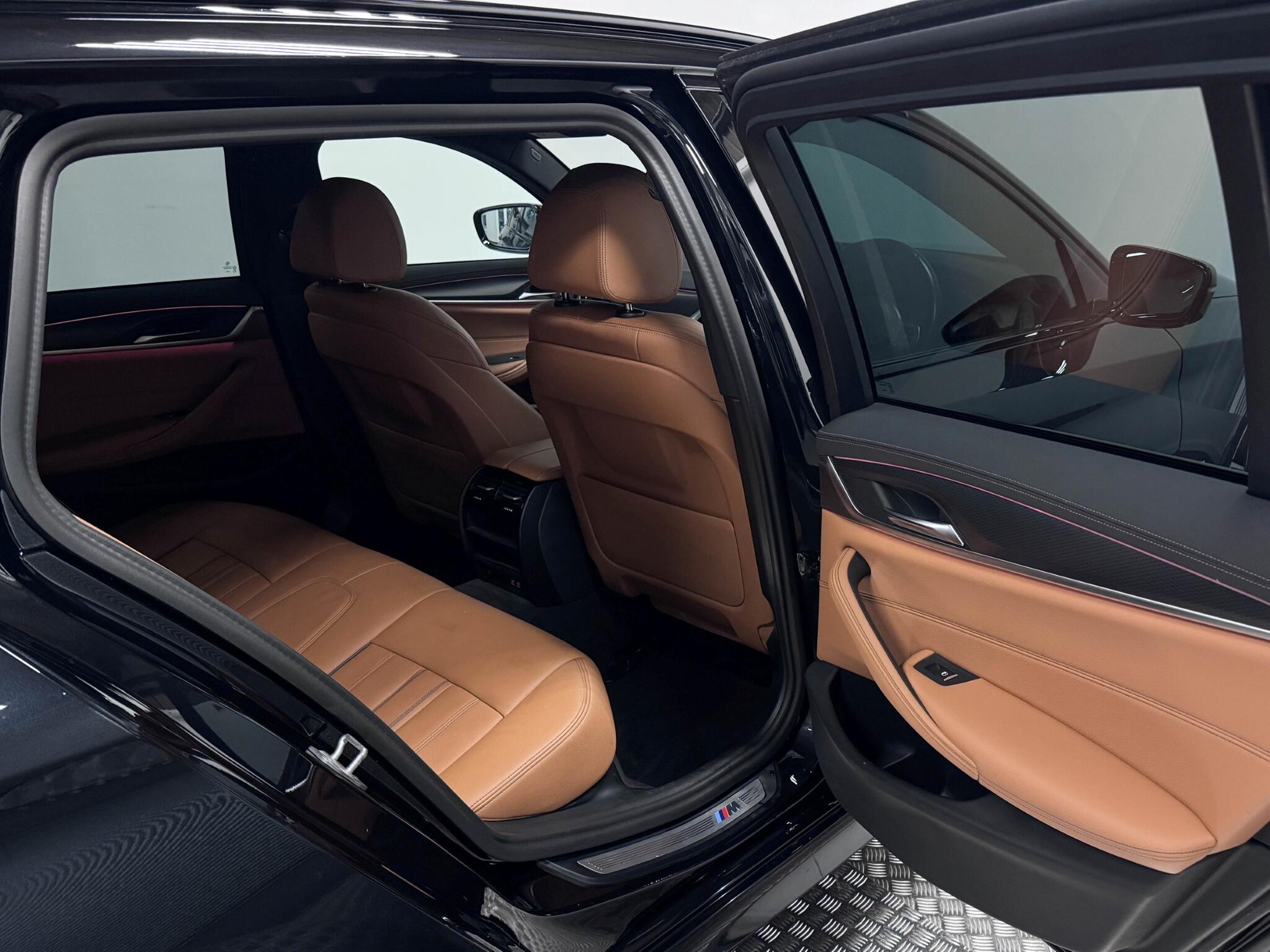 BMW 5 Series view 9