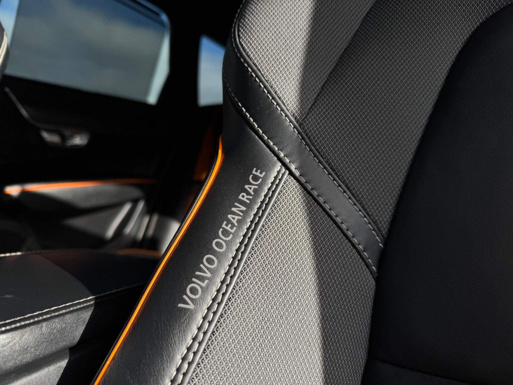 Volvo V90 Cross Country view 64
