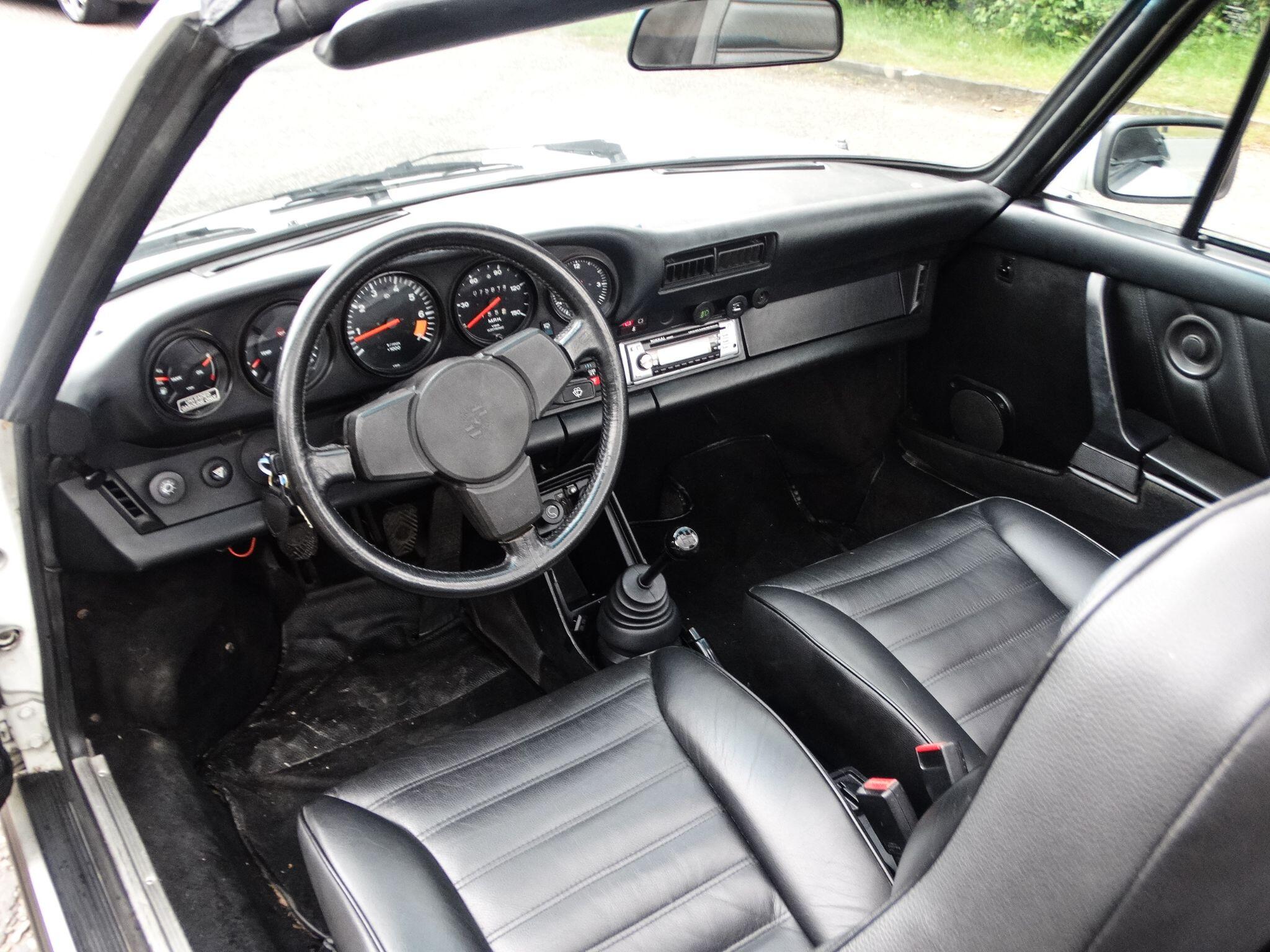 Porsche 911 view 13