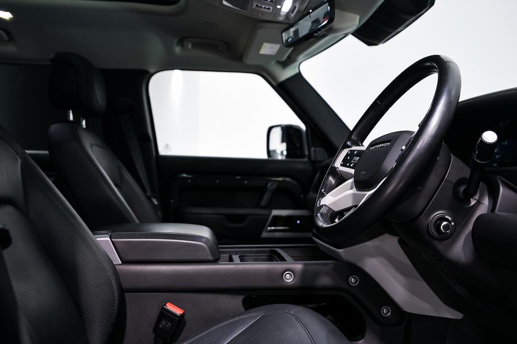 Land Rover Defender view 13