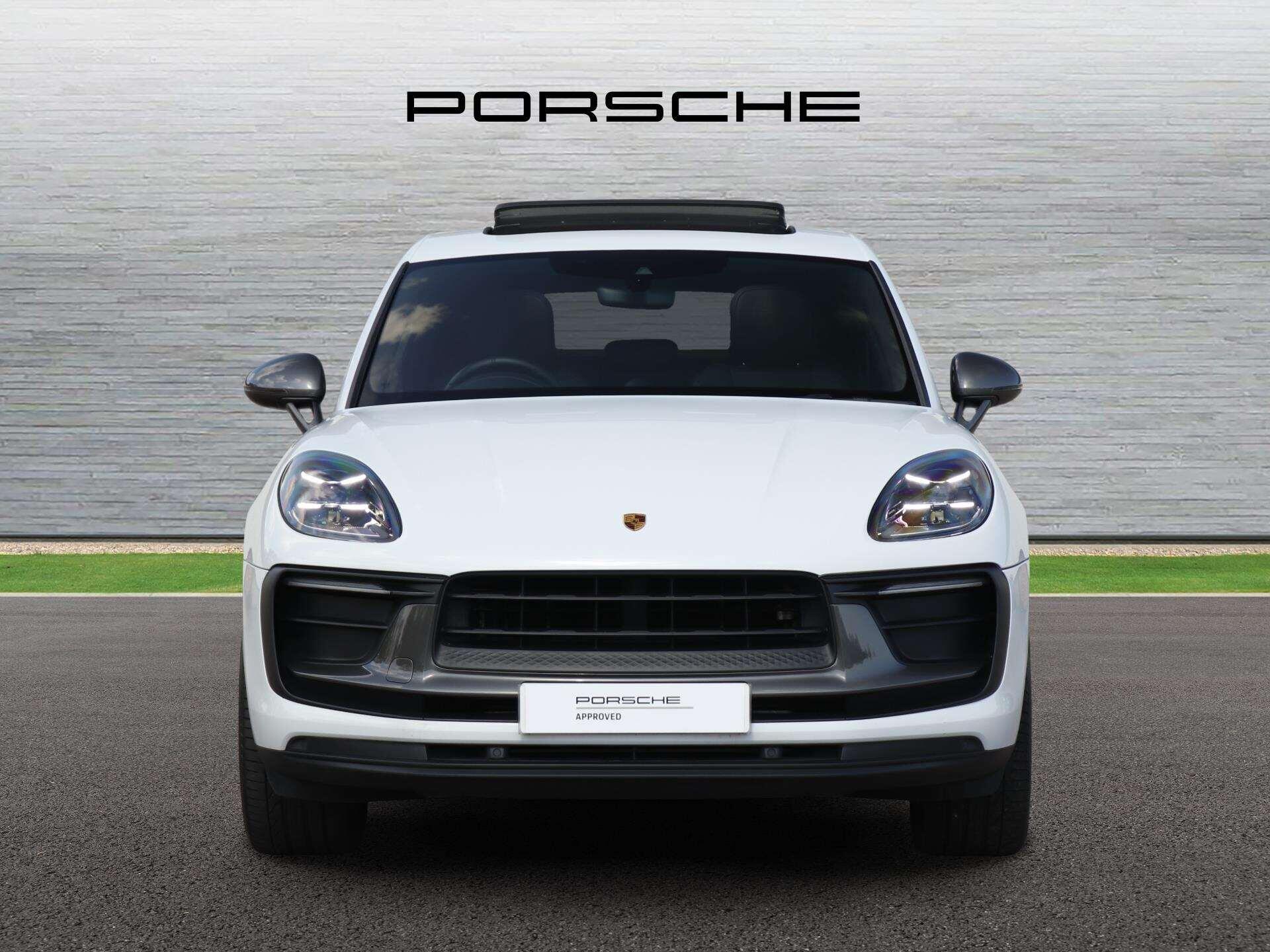Porsche Macan view 8