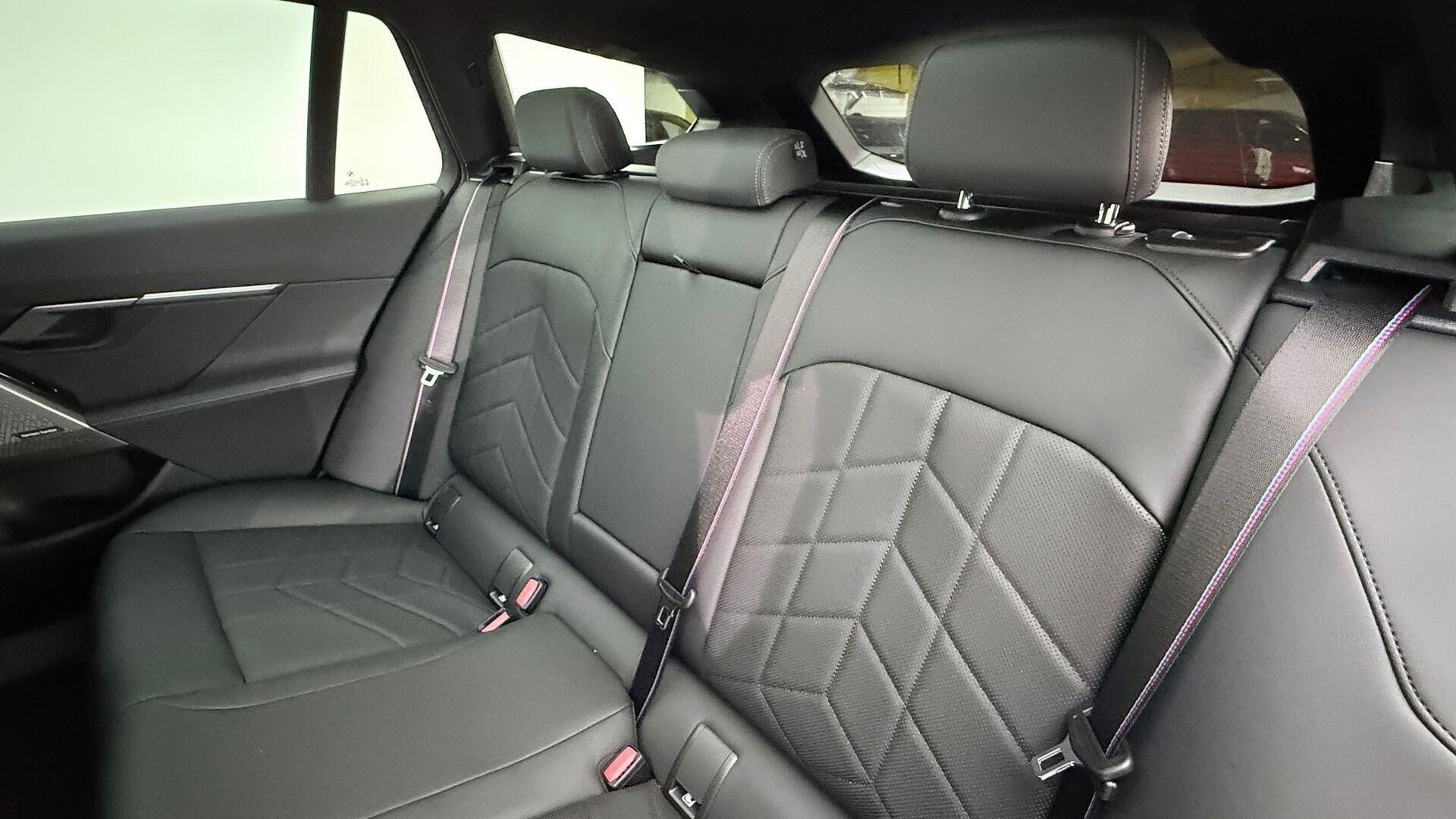 BMW 5 Series view 12