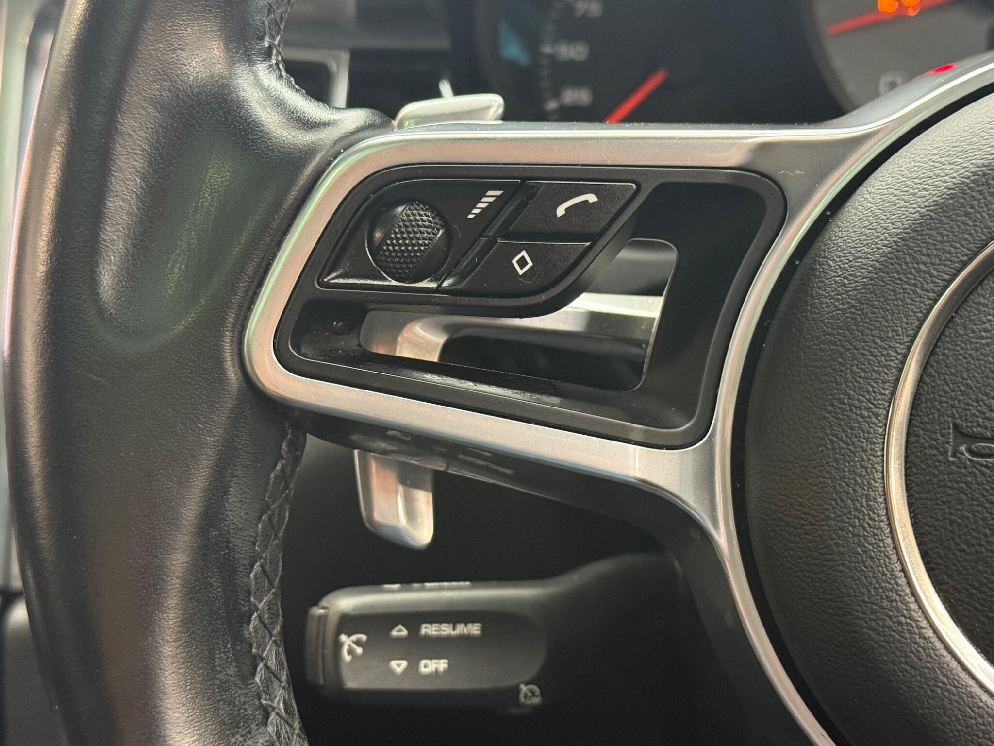 Porsche Macan view 20