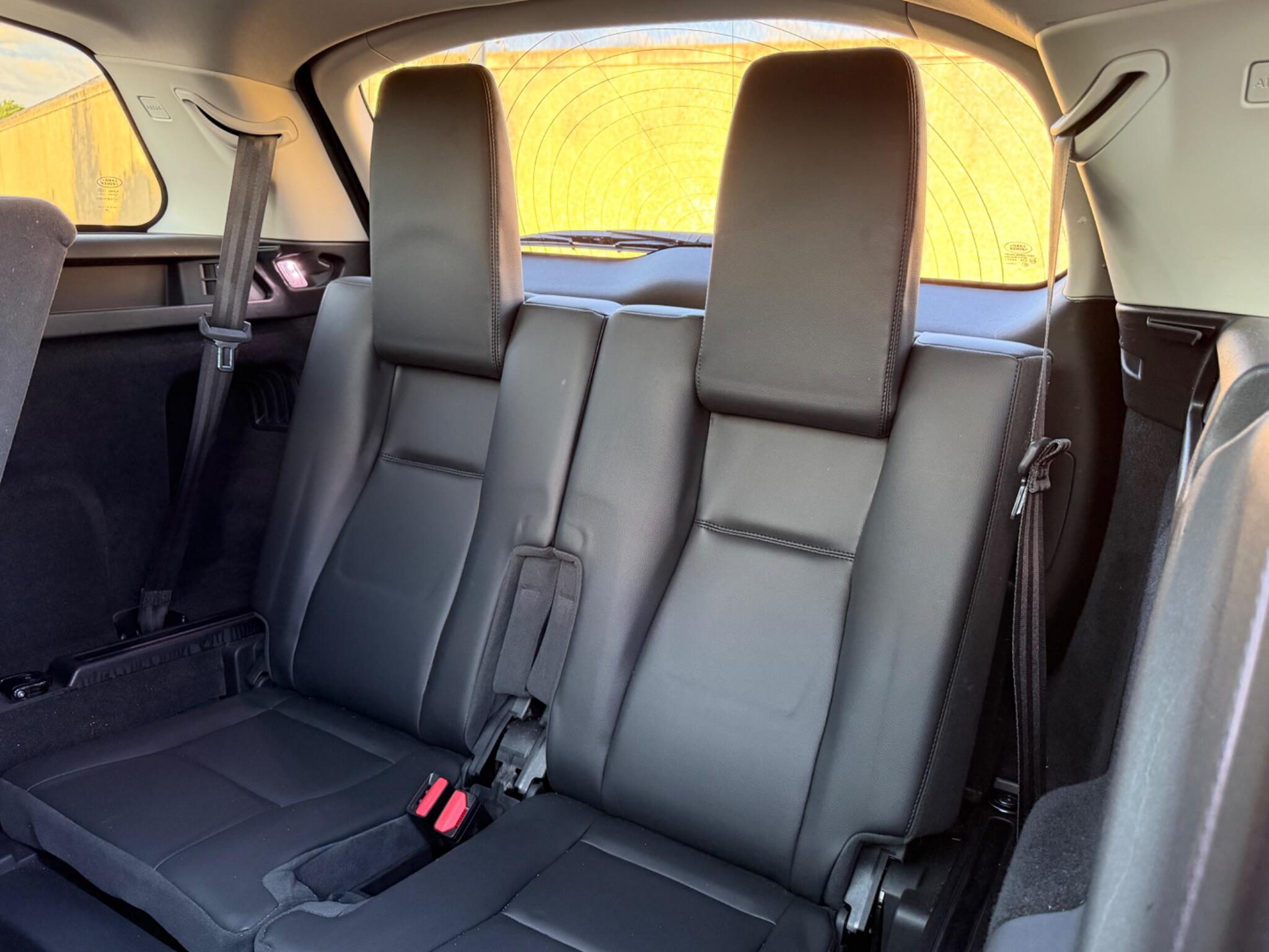 Land Rover Discovery Sport view 15