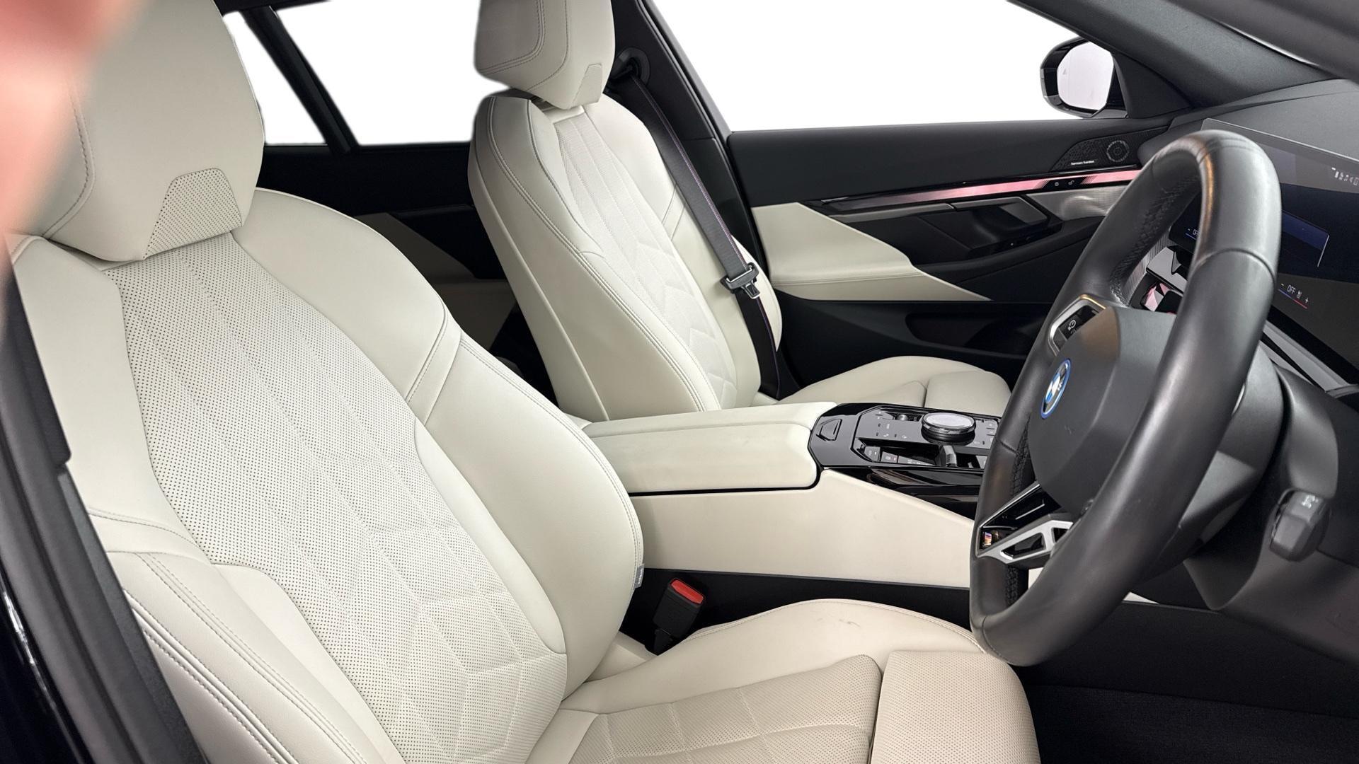 BMW i5 view 11