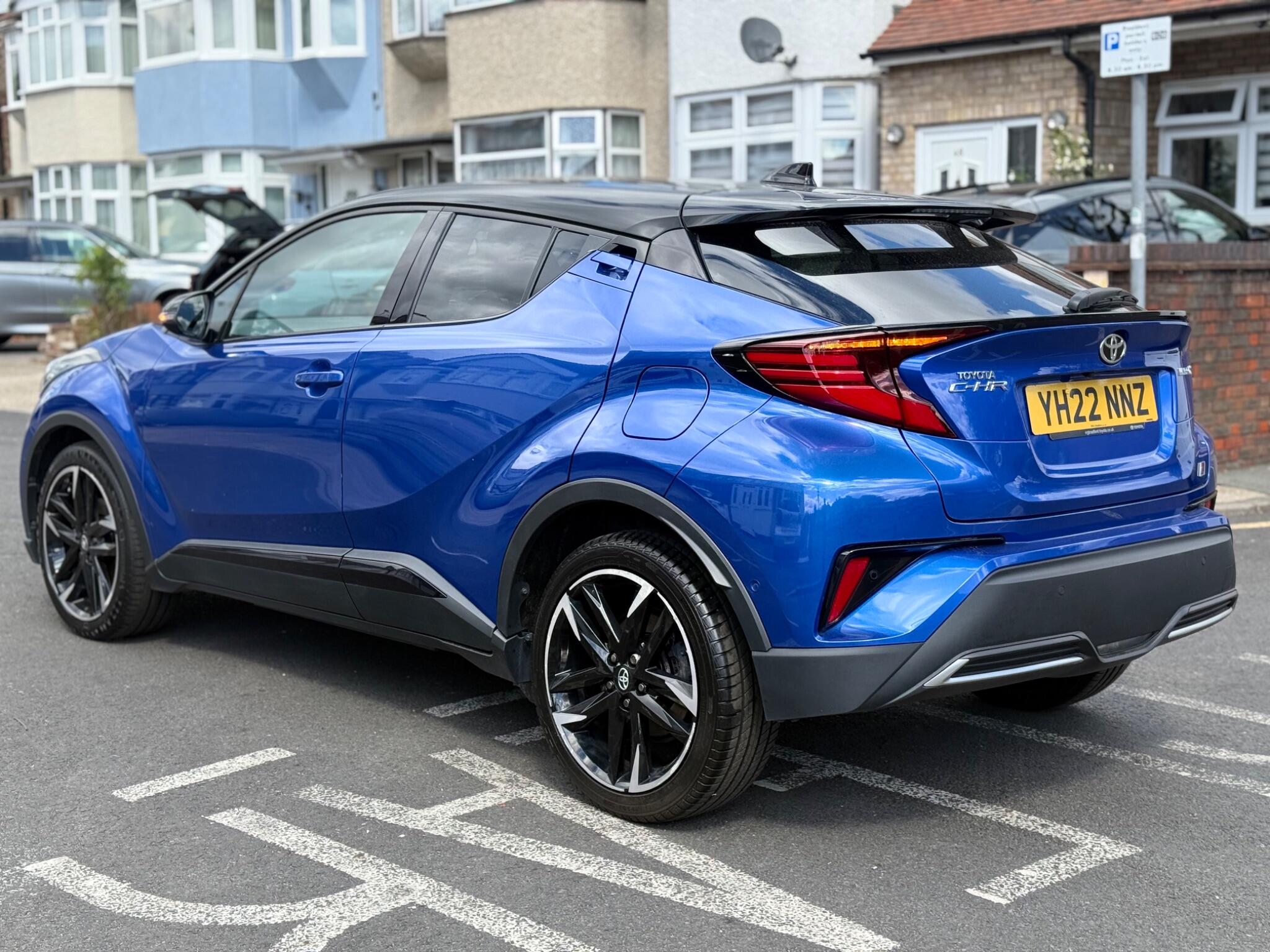 Toyota C-HR view 4