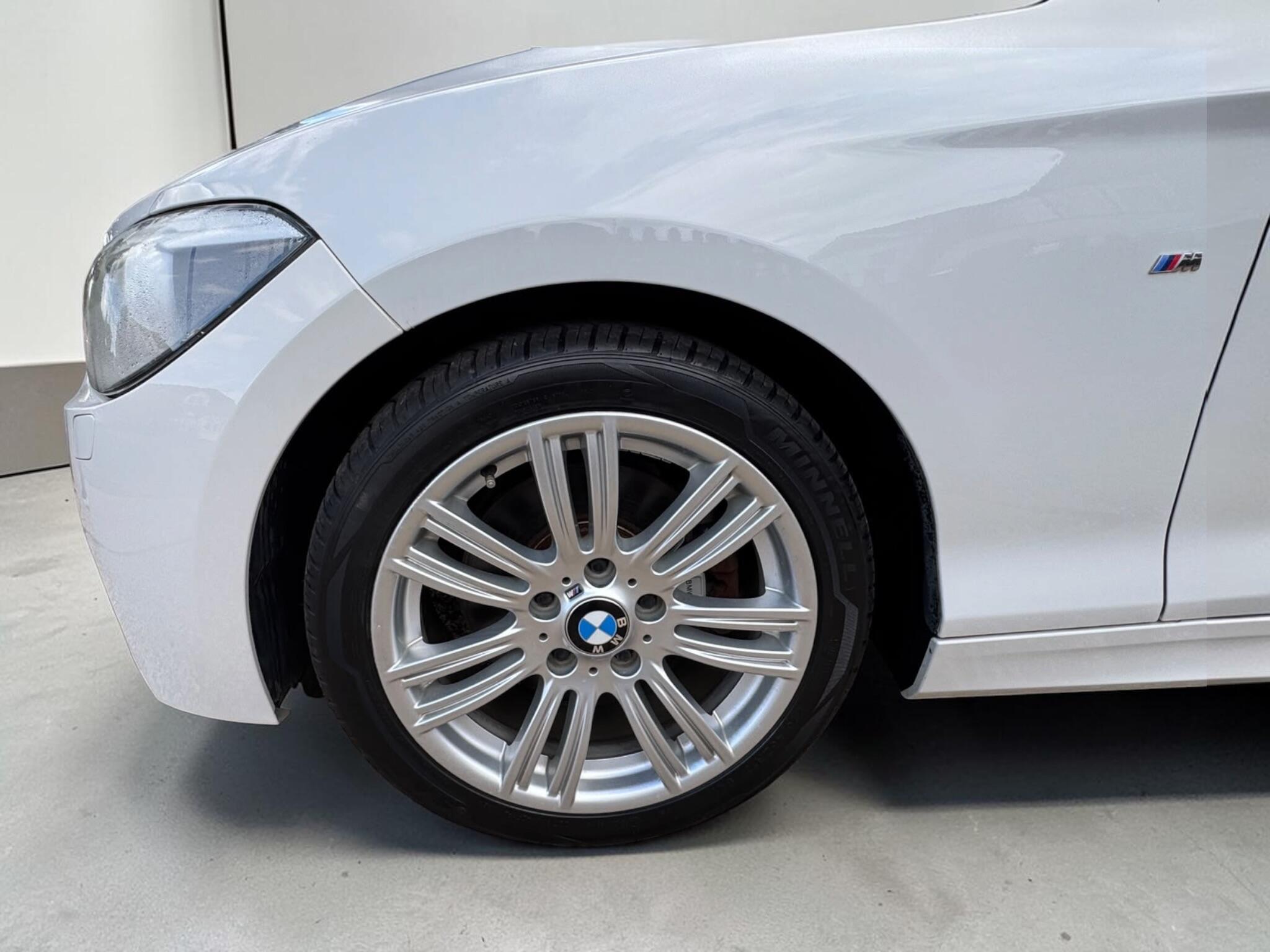 BMW 1 Series view 32