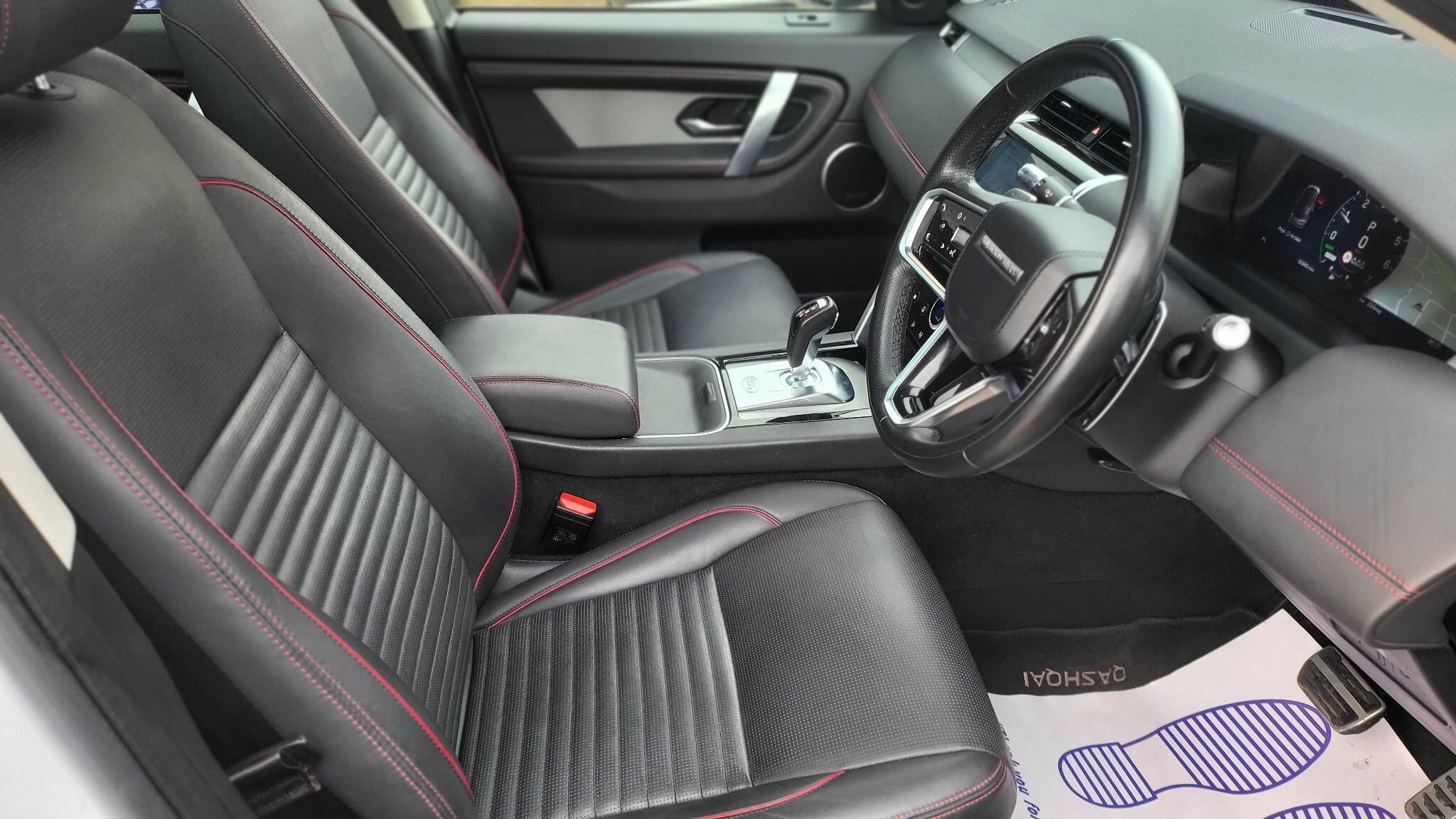 Land Rover Discovery Sport view 5