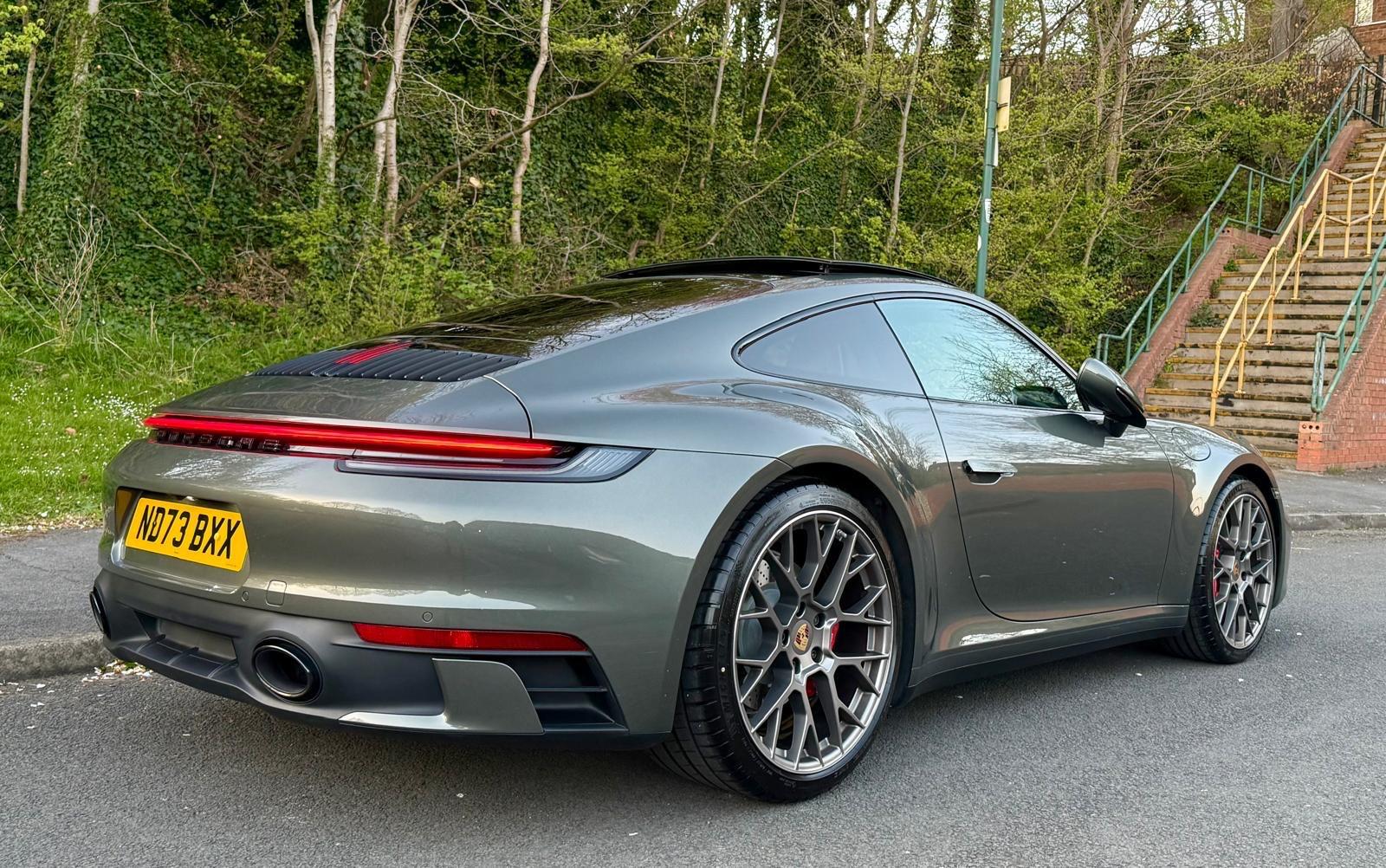 Porsche 911 view 77