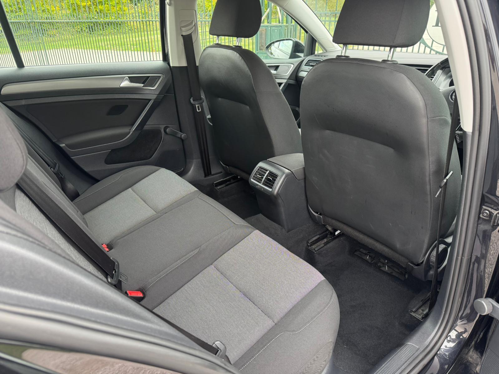 2013 Volkswagen Golf image 25