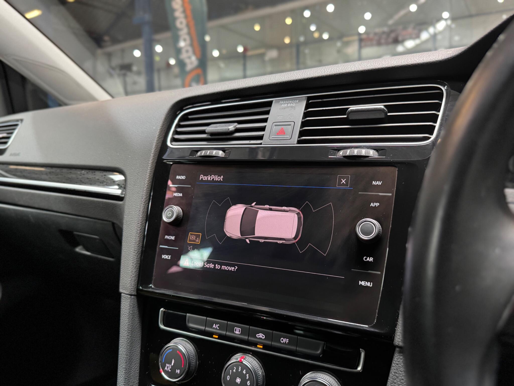 Volkswagen Golf view 11