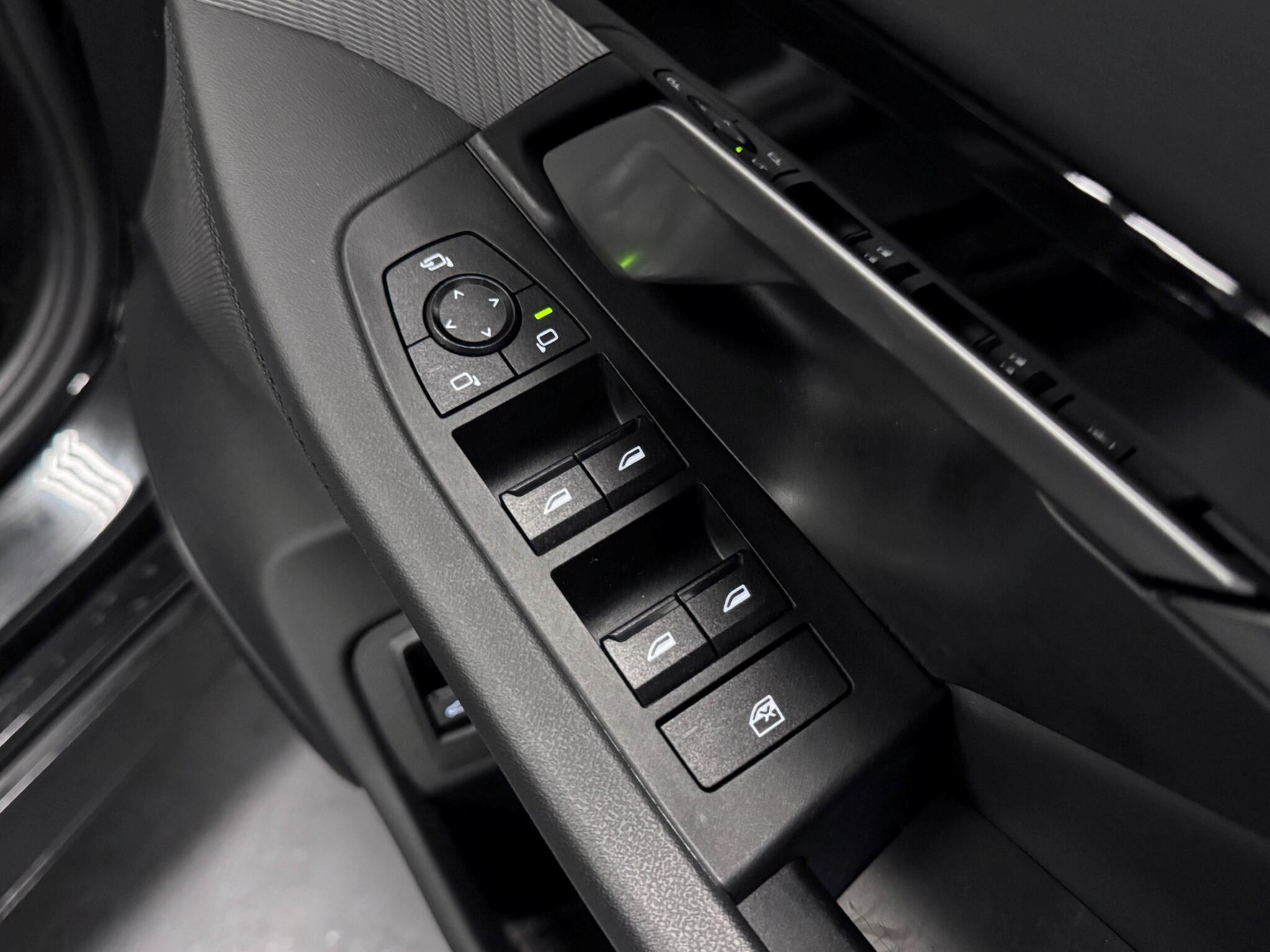 BMW 5 Series view 12