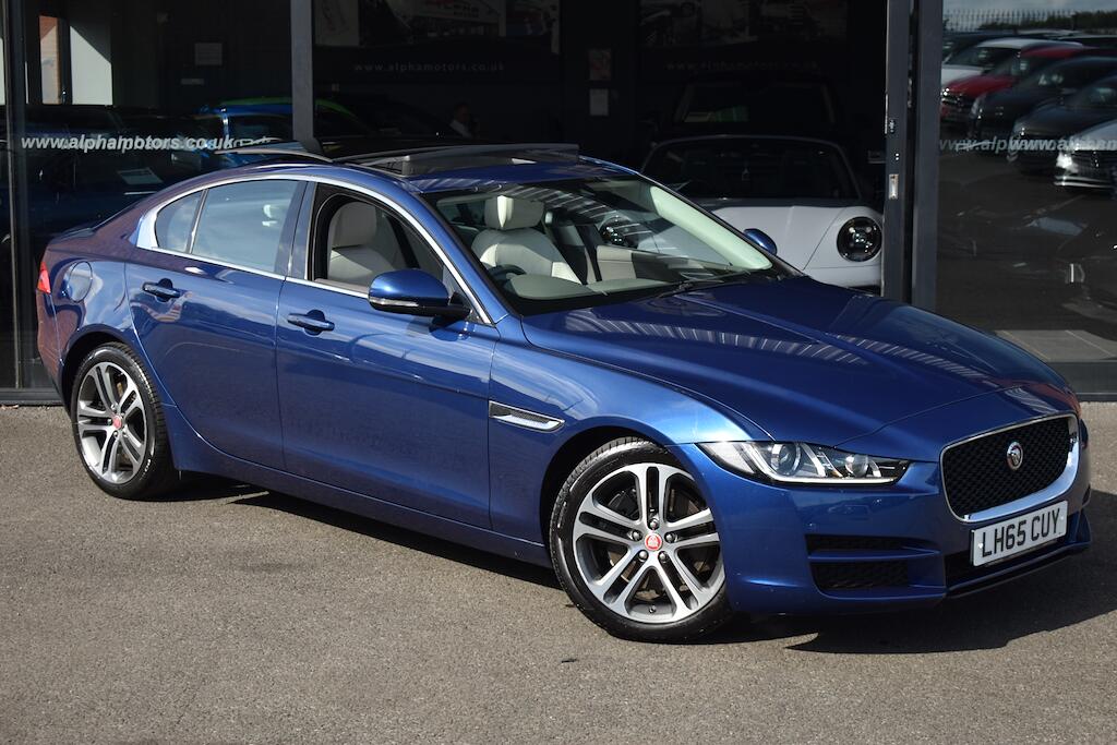 Jaguar Xe main image