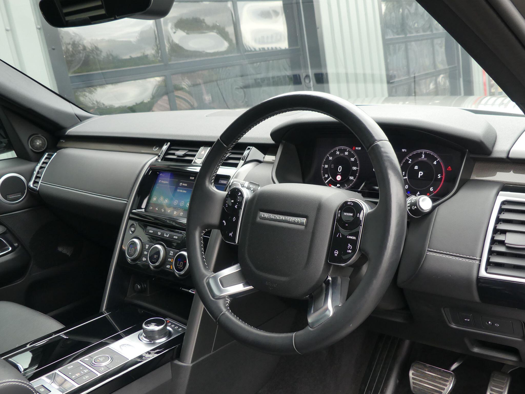 Land Rover Discovery view 11