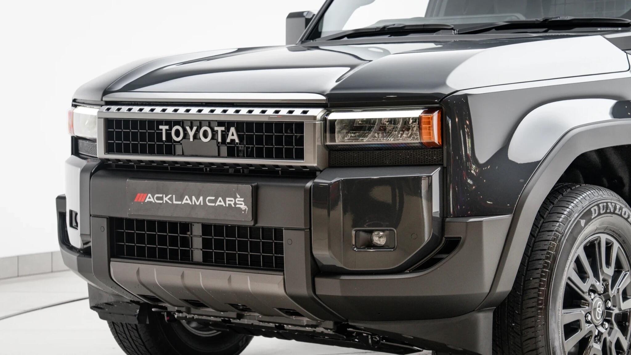 Toyota Land Cruiser view 35