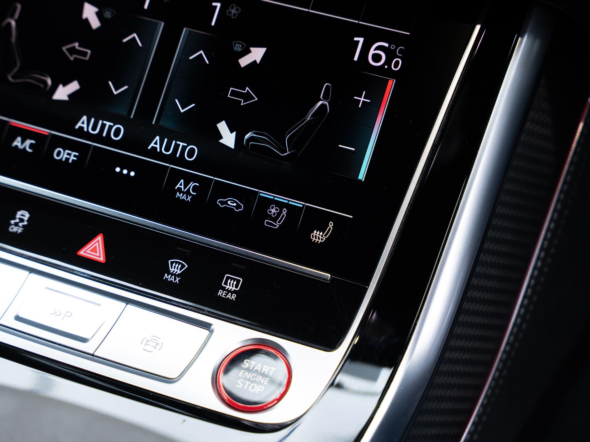 Audi RS Q8 view 31