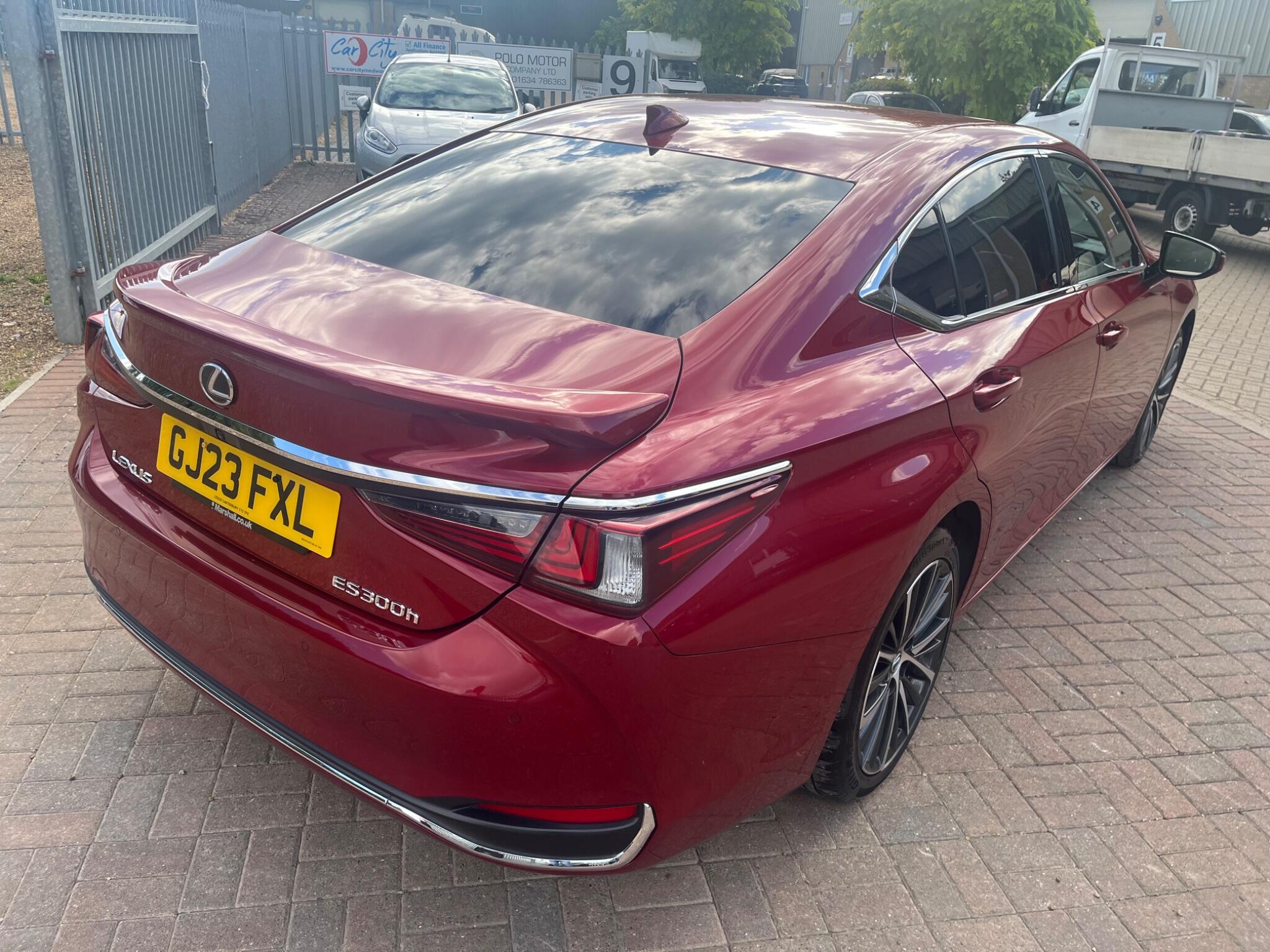 Lexus ES view 24