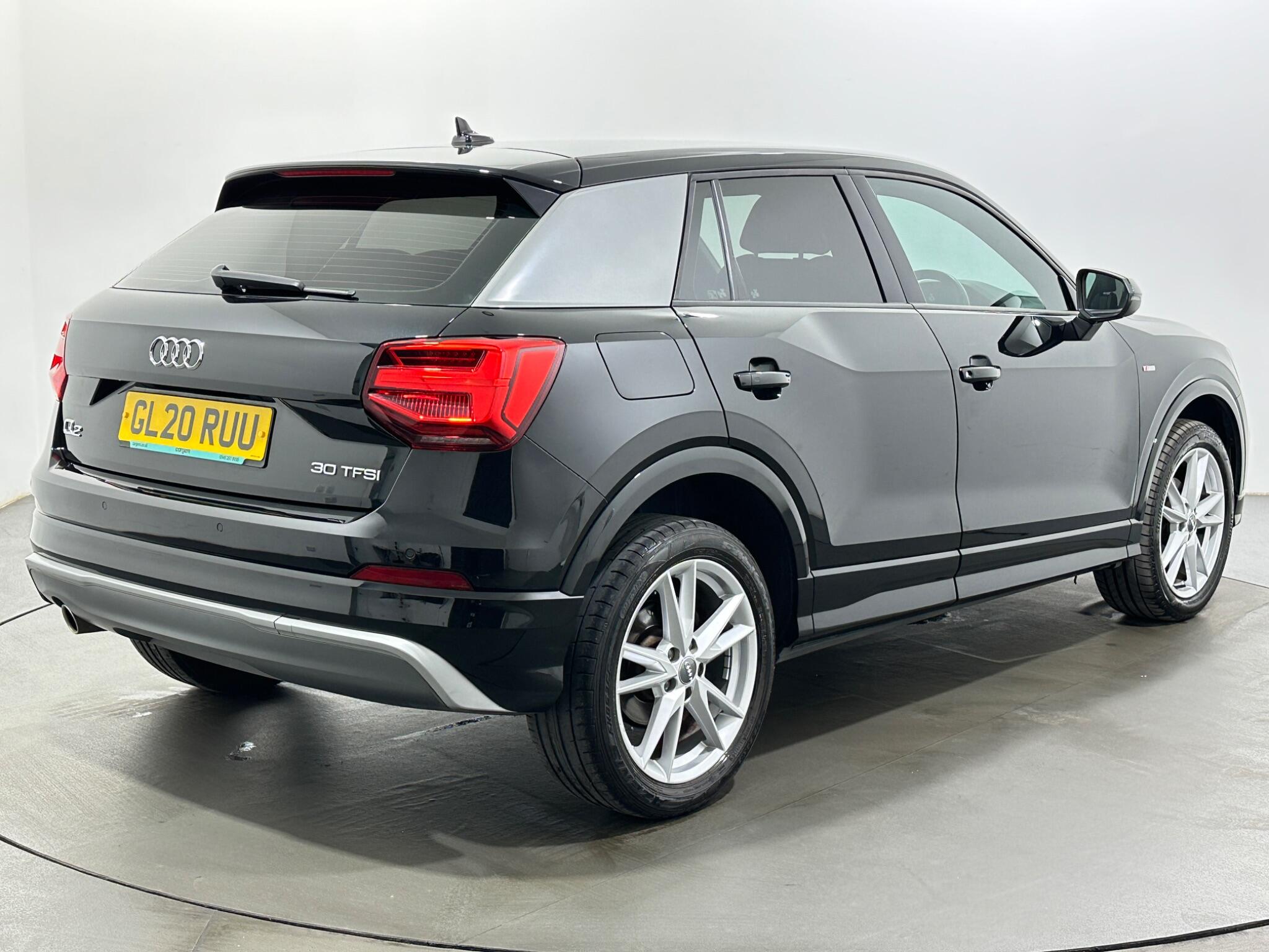 Audi Q2 view 8