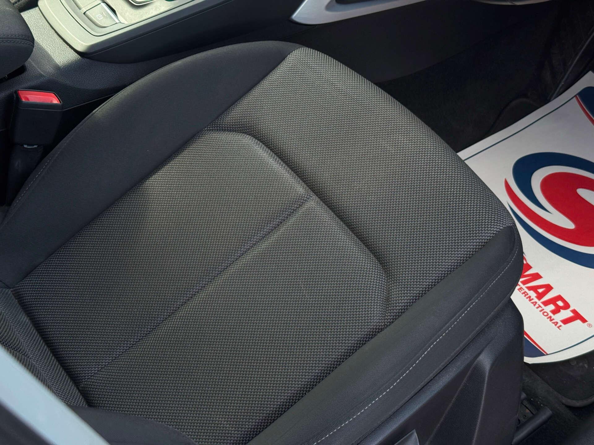 Audi Q2 view 24