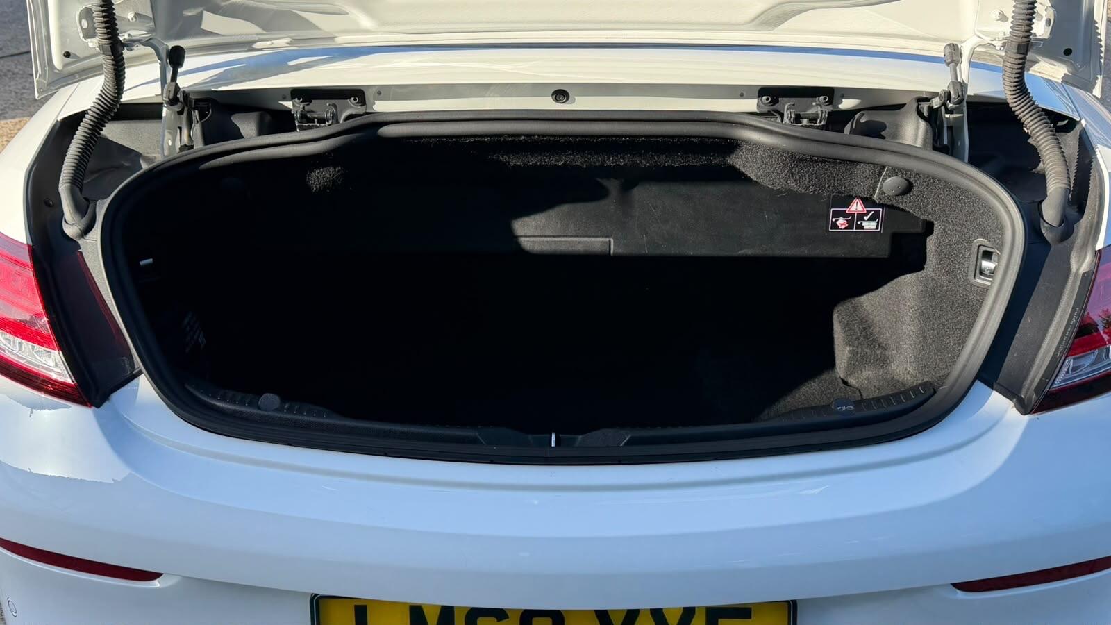 Mercedes-Benz C-Class view 23