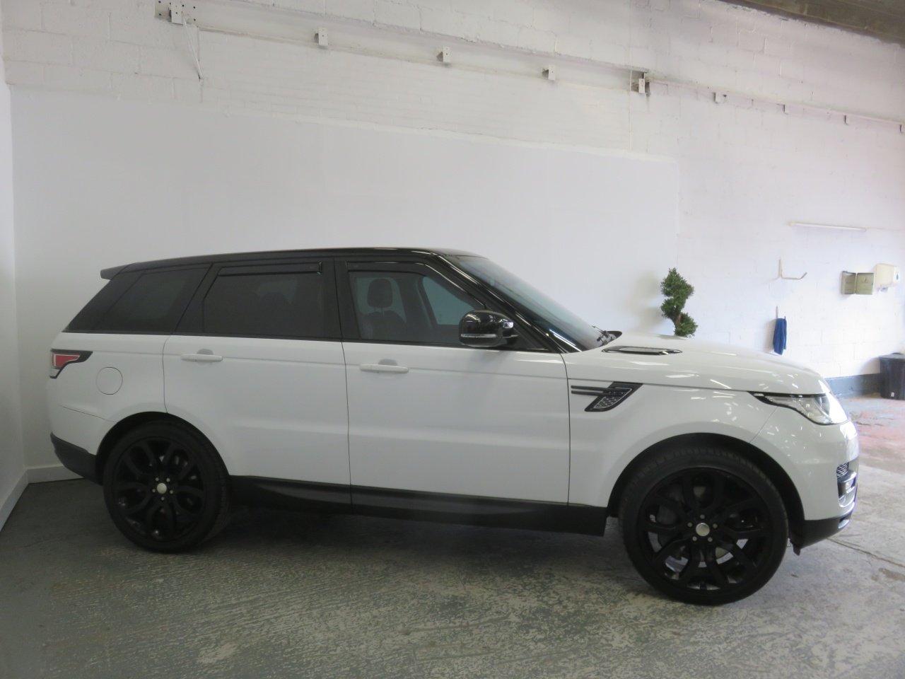 Land Rover Range Rover Sport view 4