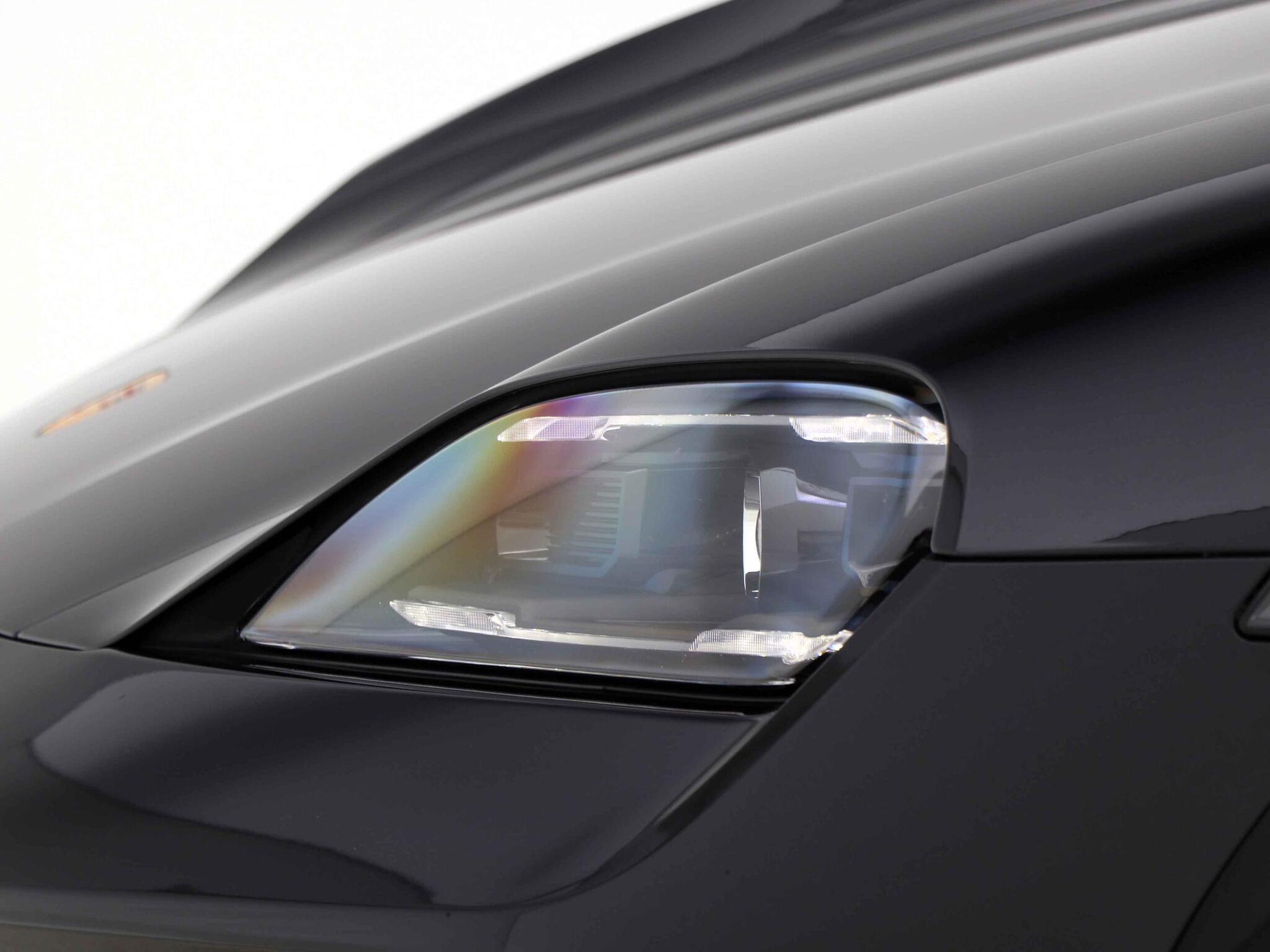 Porsche Taycan view 18