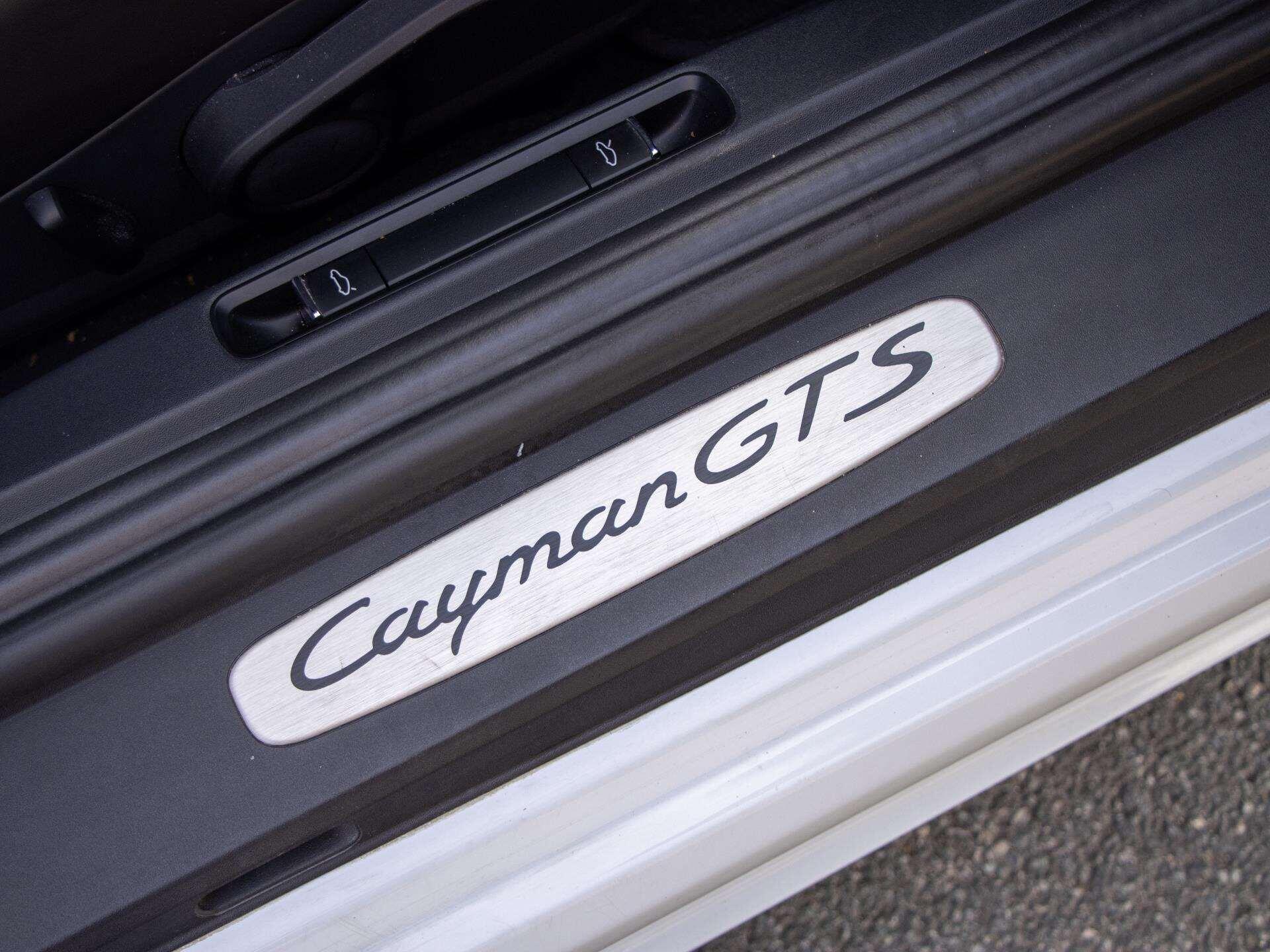 Porsche Cayman view 26