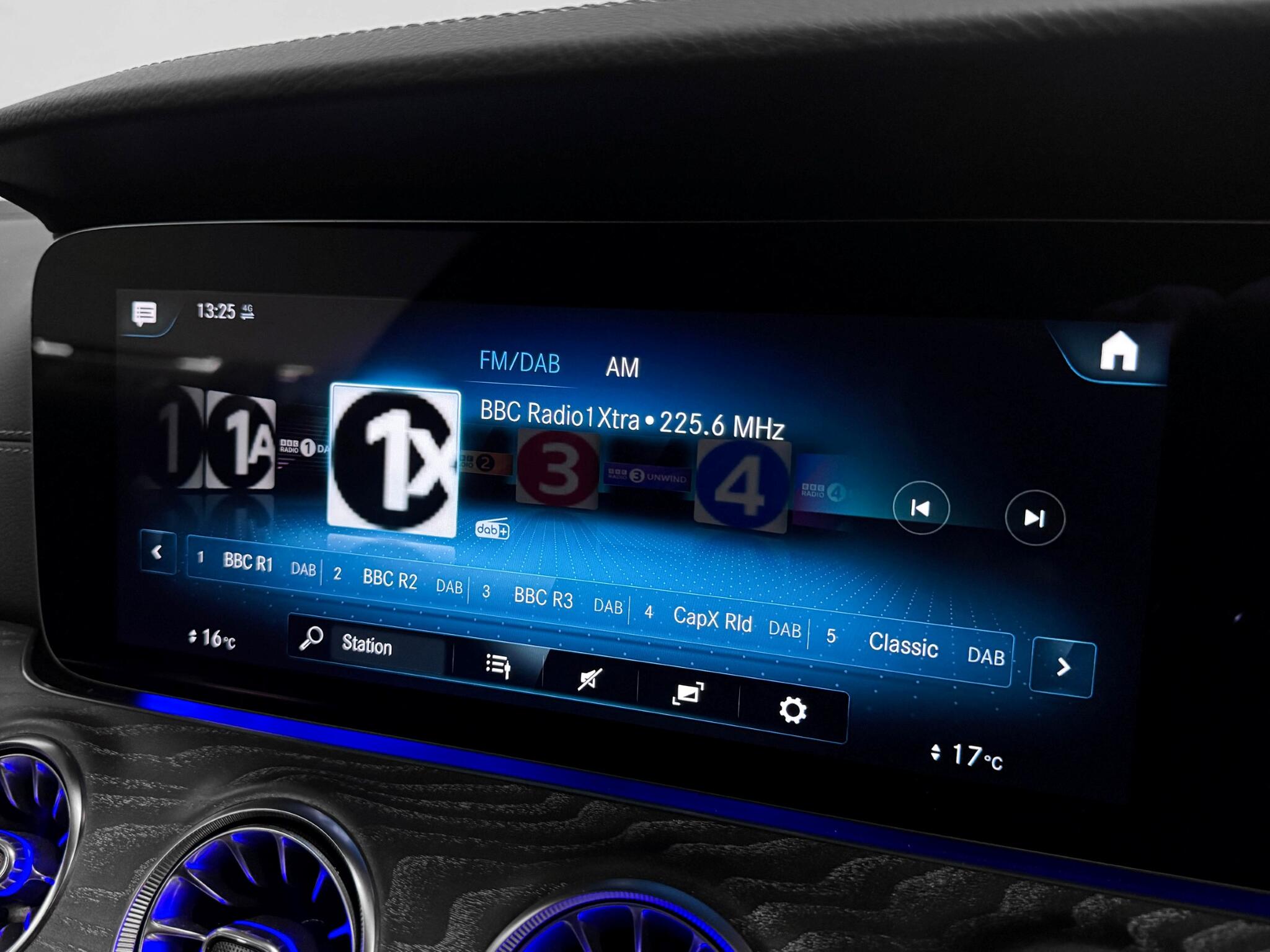 Mercedes-Benz E-Class view 44