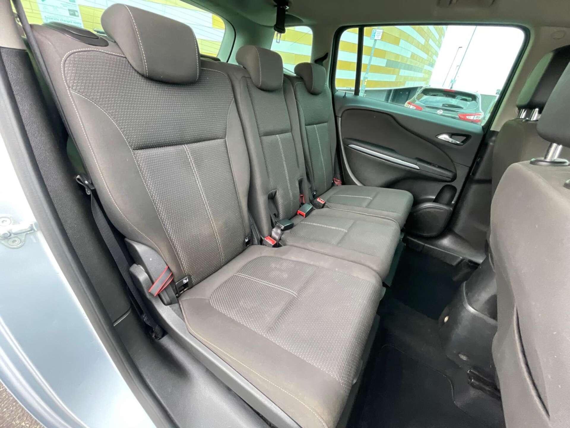 Vauxhall Zafira Tourer view 39