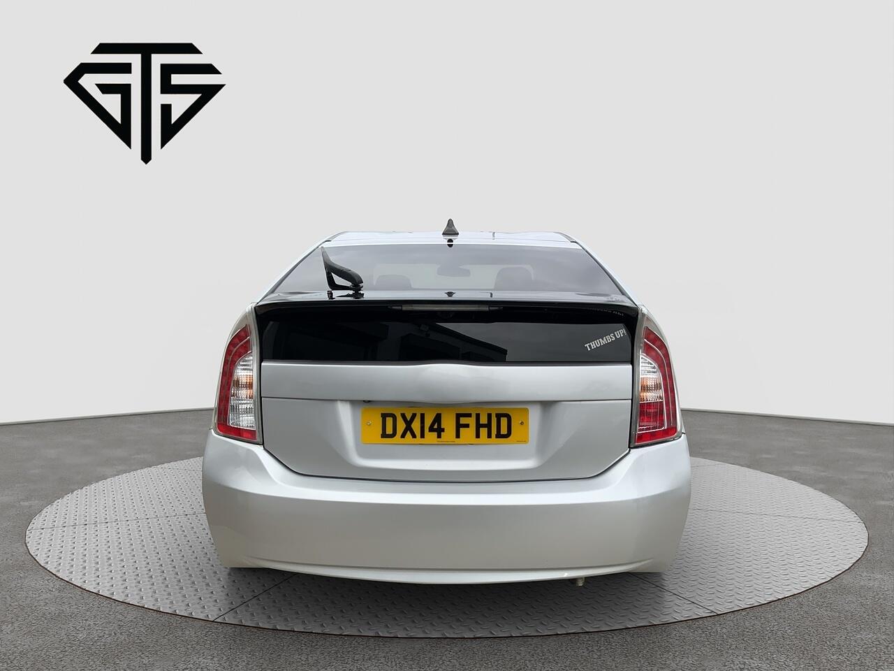 Toyota Prius view 4