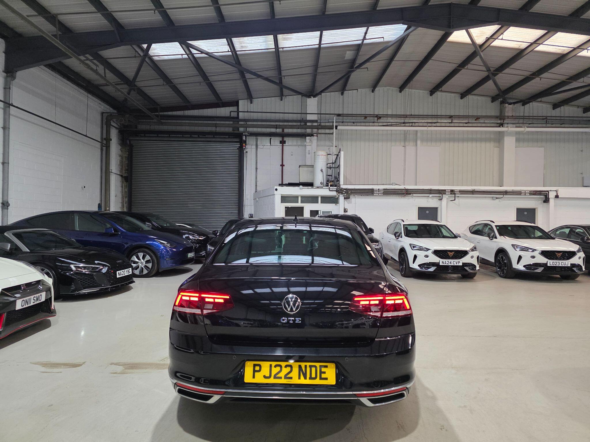 Volkswagen Passat view 4