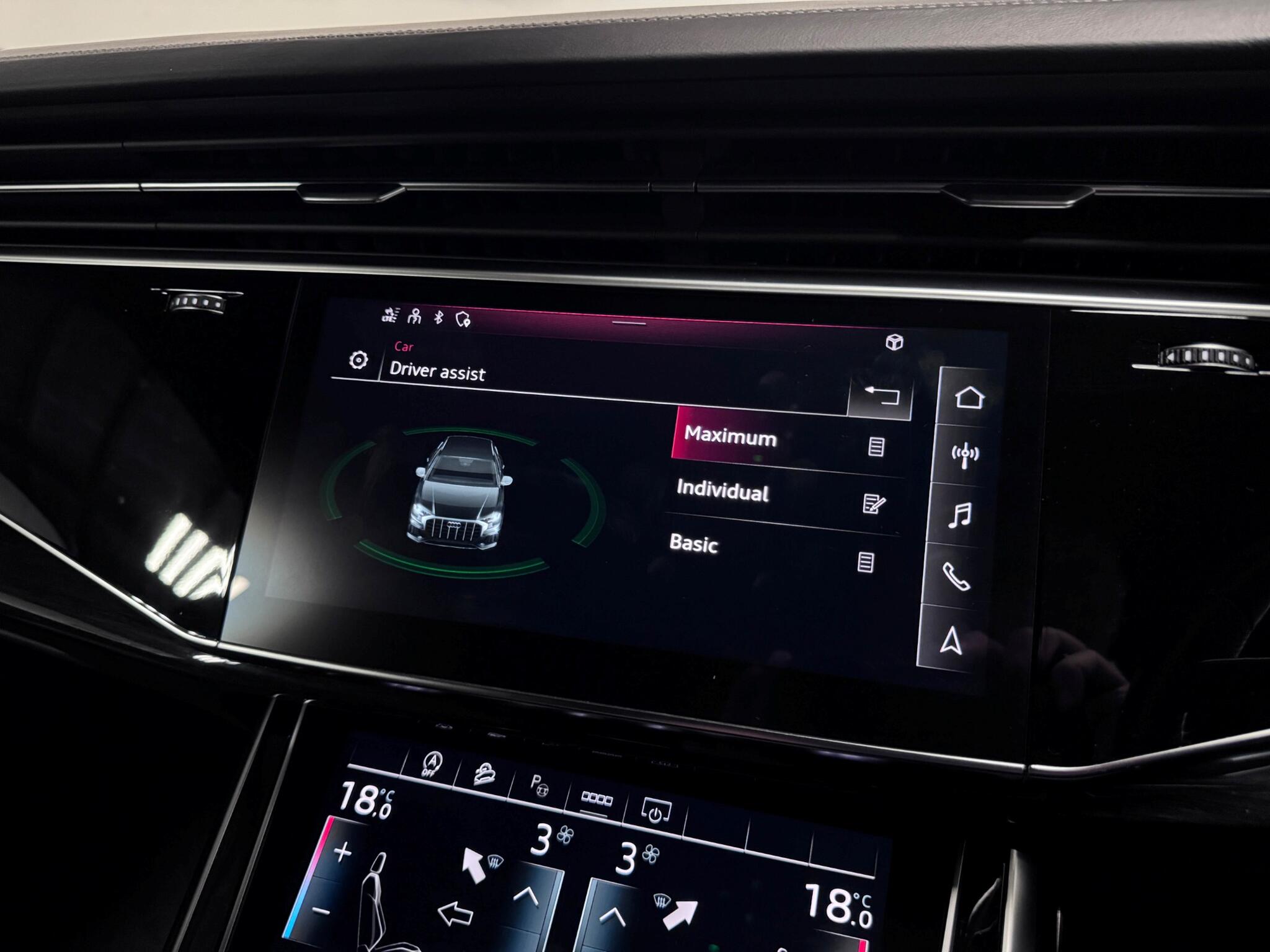 Audi SQ8 view 58