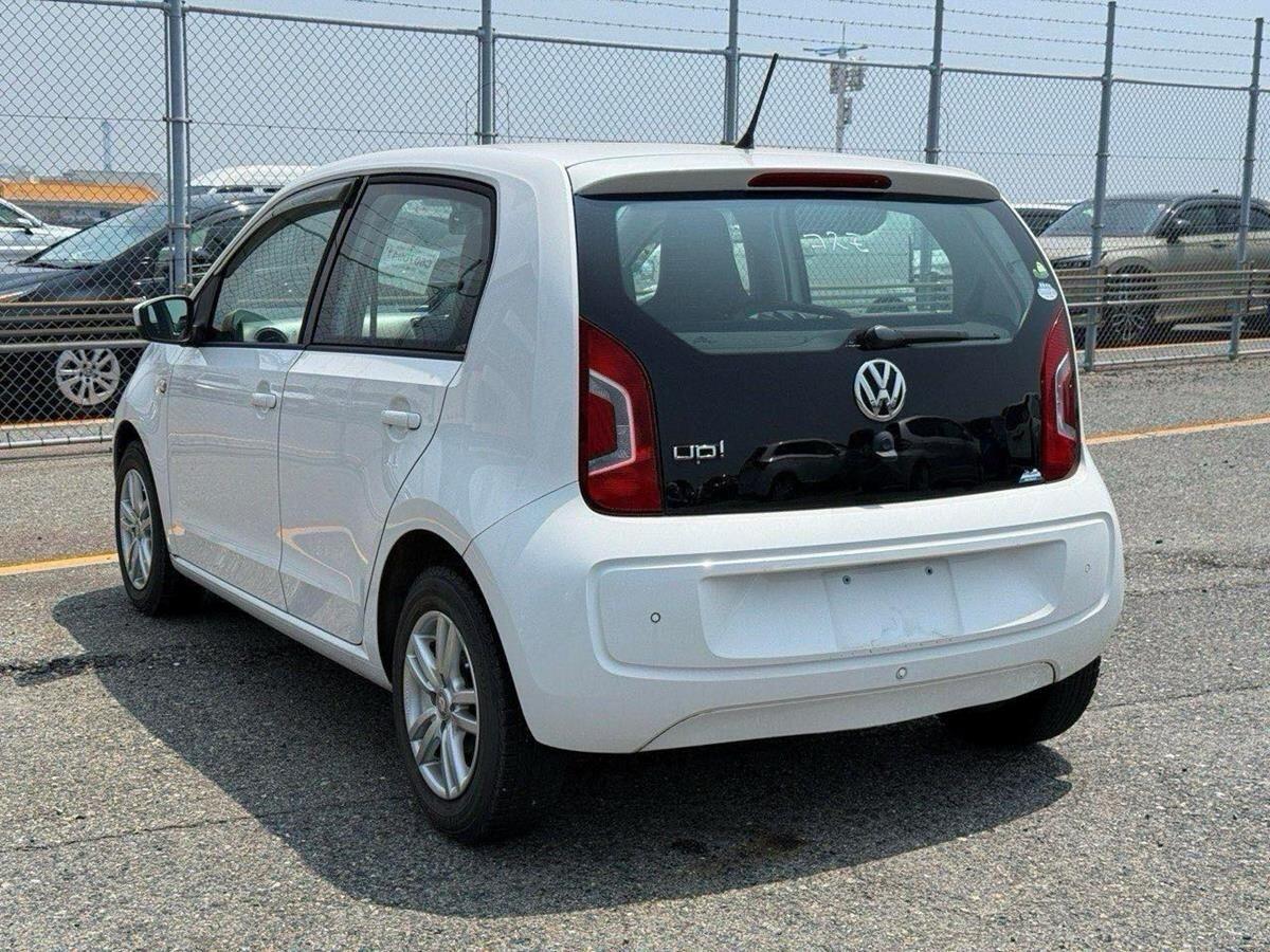 Volkswagen Up! view 3
