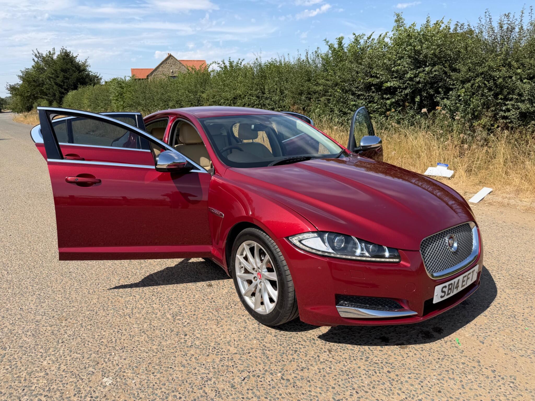 Jaguar XF view 38