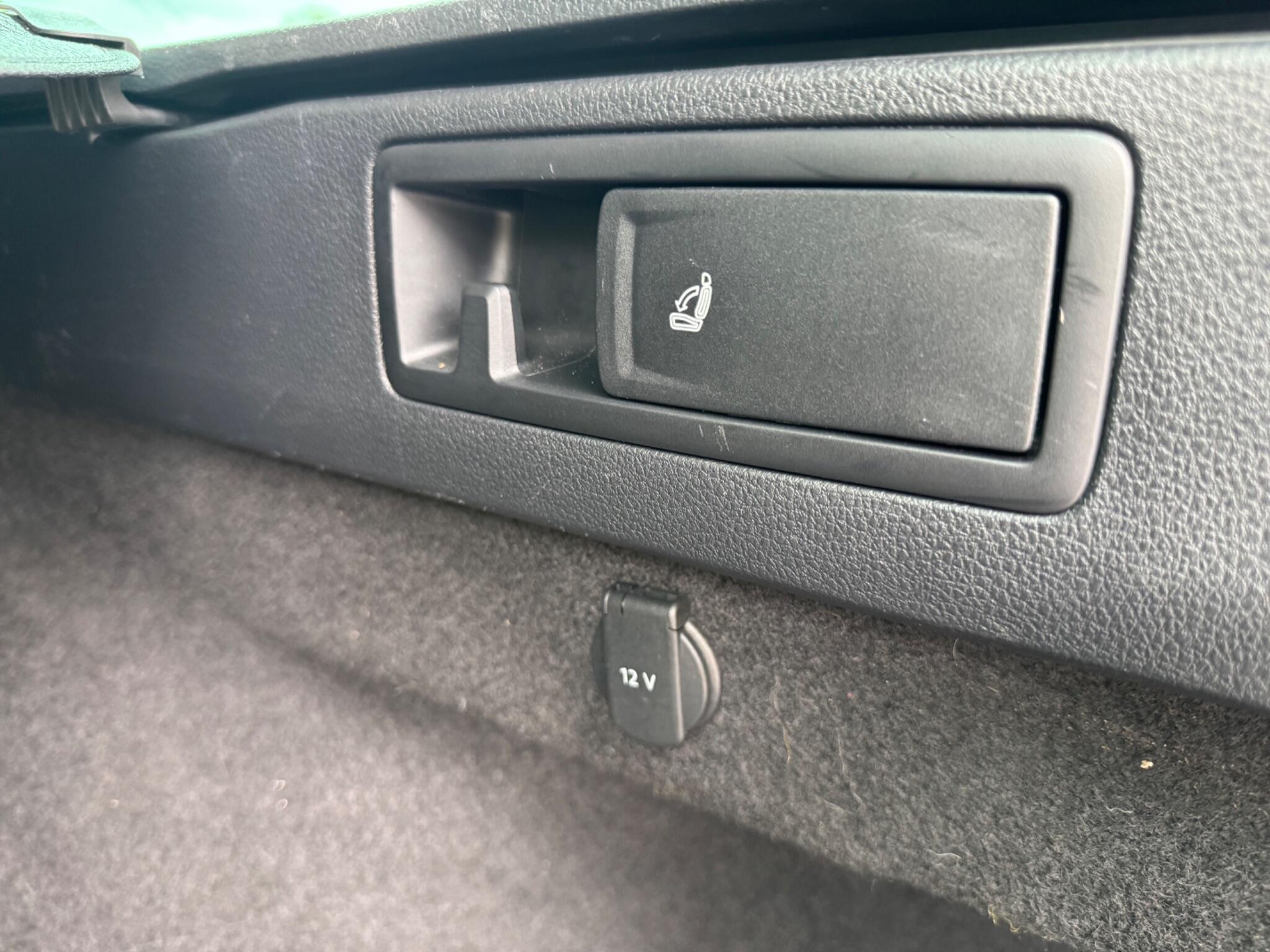 Volkswagen Passat view 33