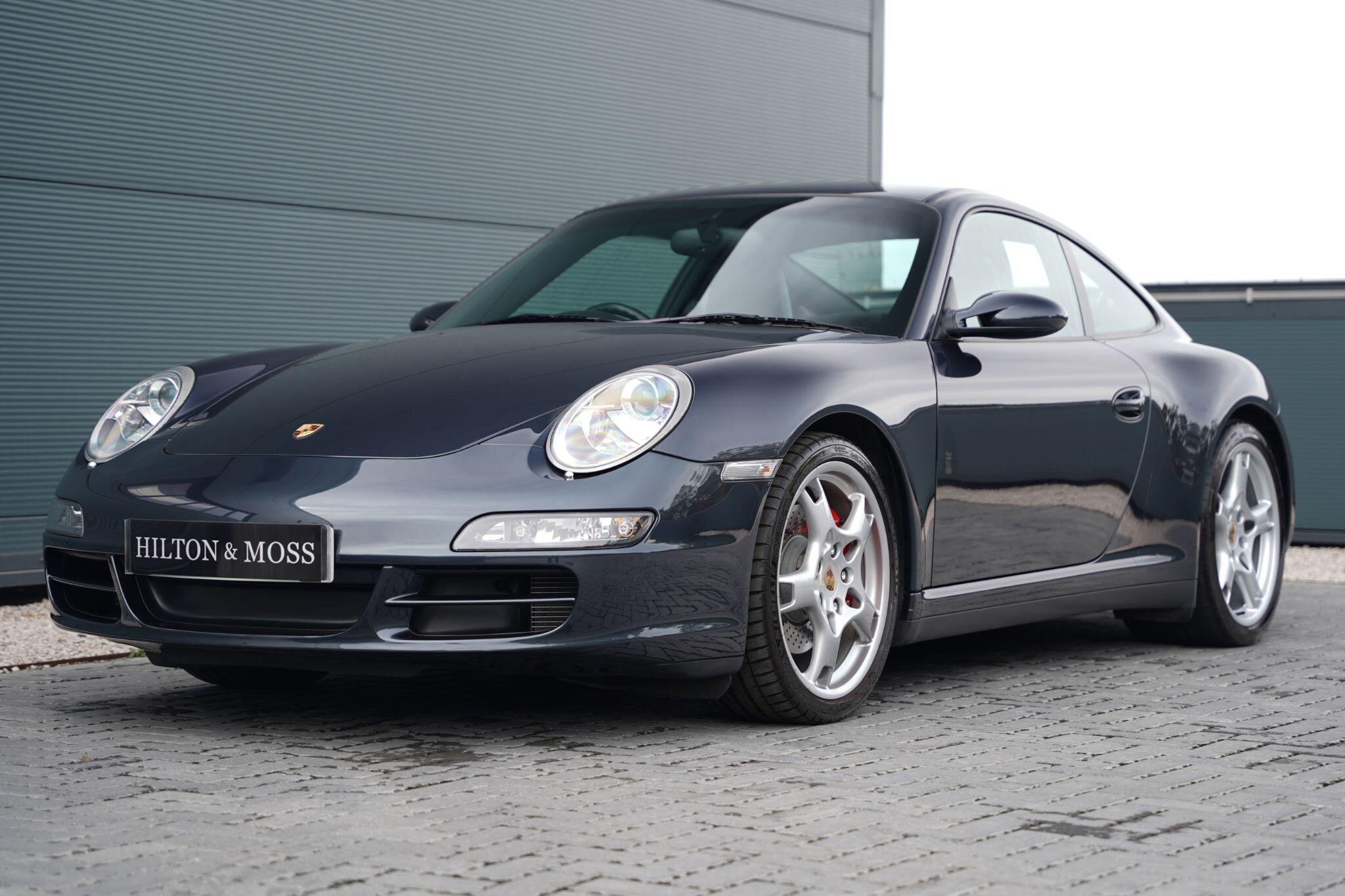 Porsche 911 view 11