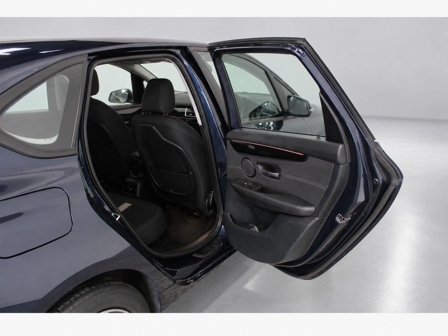 BMW 2 Series view 26