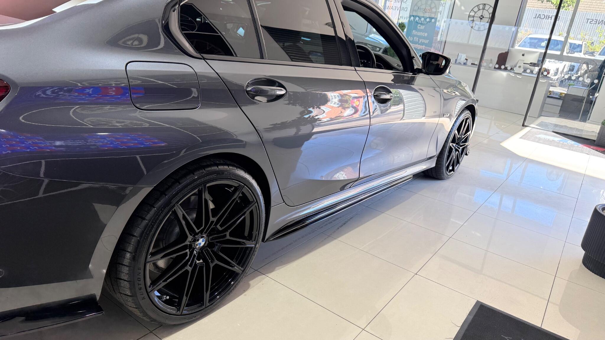 BMW 3 Series view 20